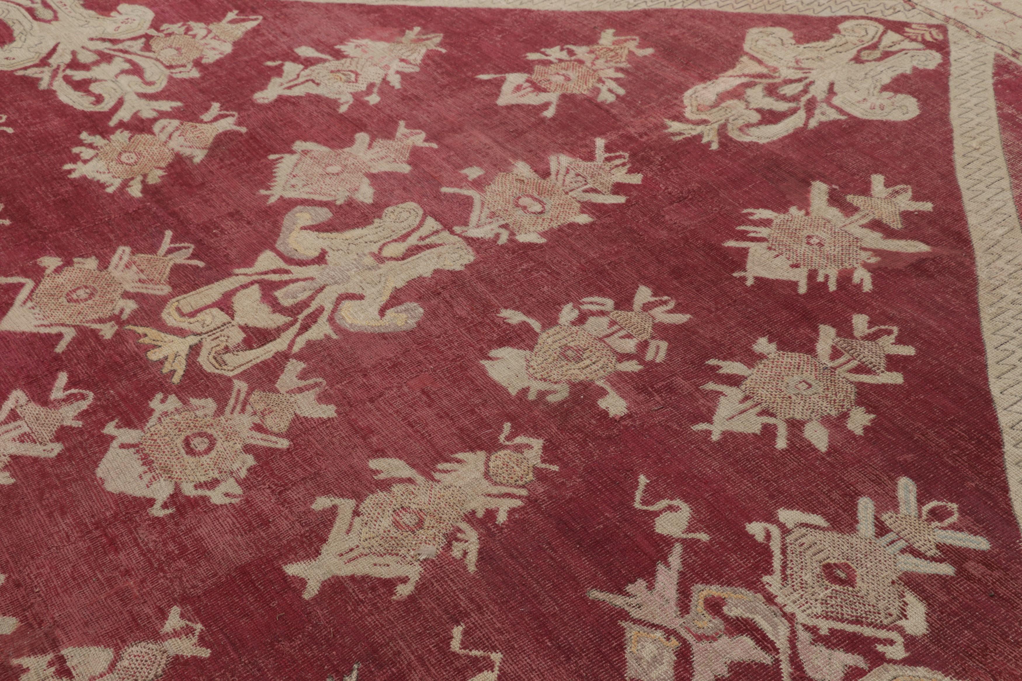 Übergroßer antiker Ghiordes-Teppich in Rot & Gold mit Blumenmustern - Rug & Kilim (Spätes 19. Jahrhundert) im Angebot