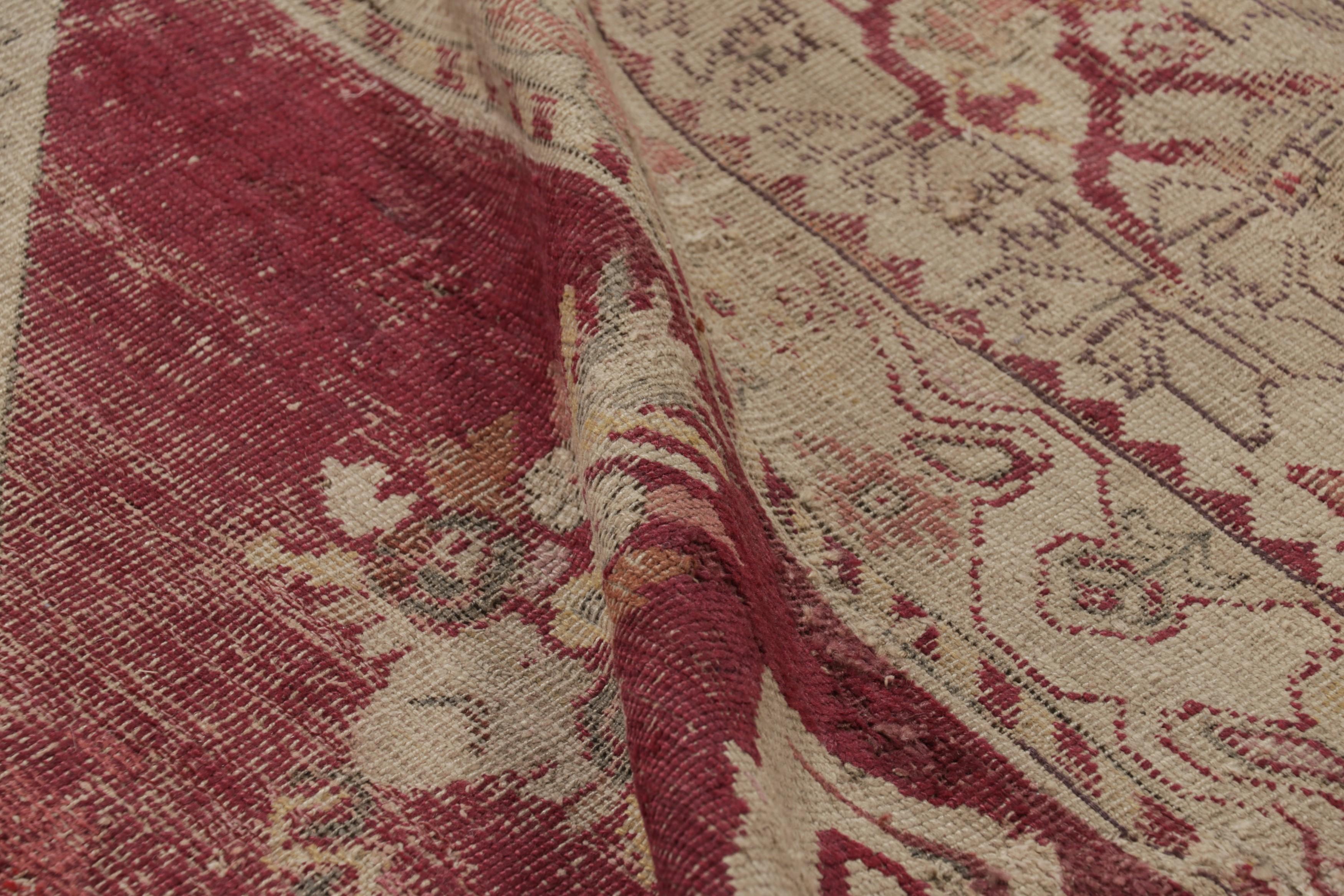 Übergroßer antiker Ghiordes-Teppich in Rot & Gold mit Blumenmustern - Rug & Kilim im Angebot 2