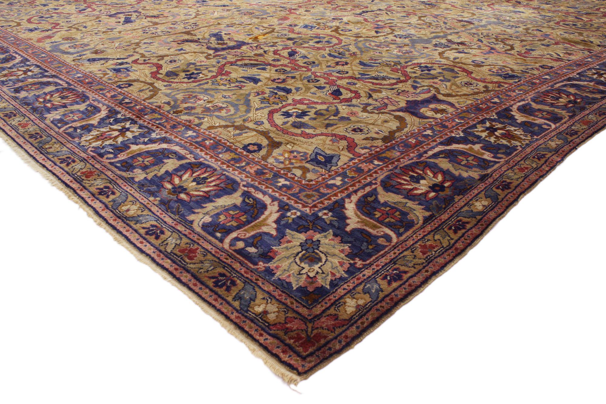 76918 Übergroßer antiker indischer Agra-Teppich, 23'00 x 23'07. 
Dieser handgeknüpfte, antike indische Agra-Teppich aus Wolle in Übergröße, der einen zeitlosen Stil mit unglaublichen Details und Texturen nachahmt, ist eine fesselnde Vision von