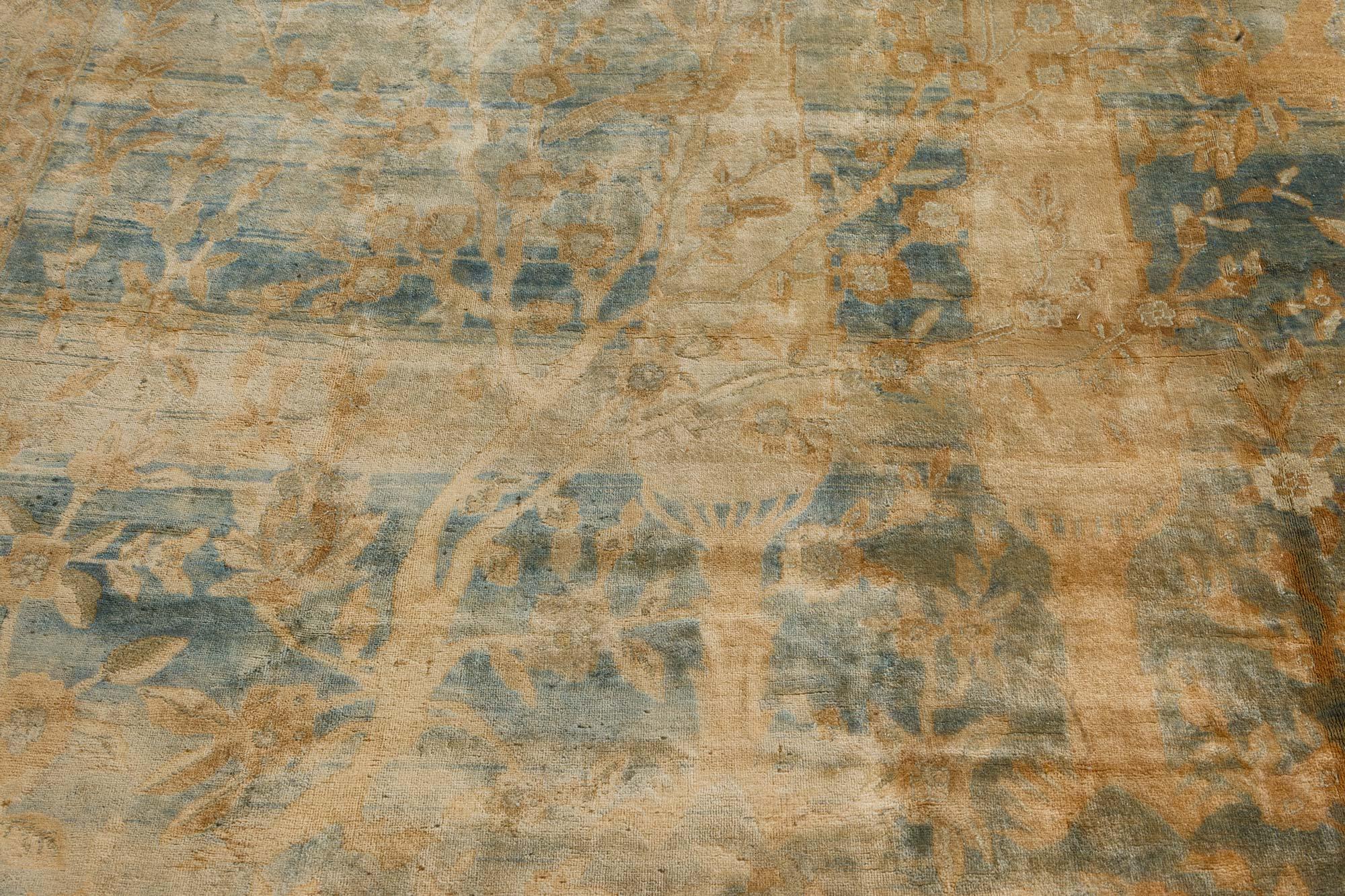 Oversized antique Indian rug
Size: 15'7