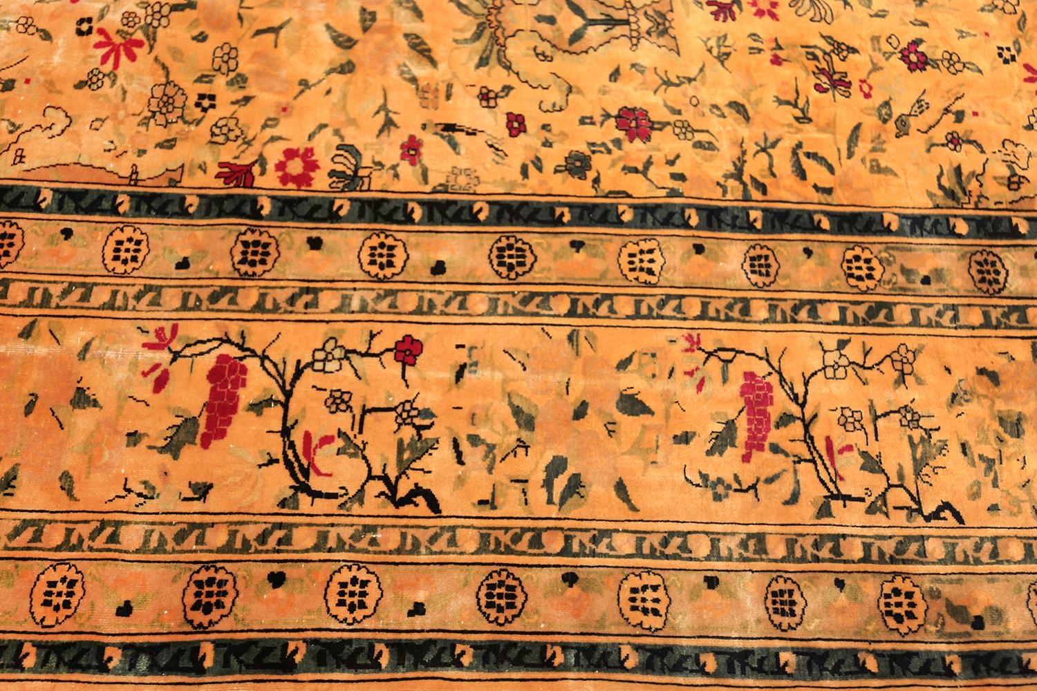 Impresionante Alfombra India Antigua de Gran Tamaño, País de Origen: India, Circa 1900. Tamaño: 4,88 m x 9,04 m (16 pies x 29 pies y 8 pulgadas). 

