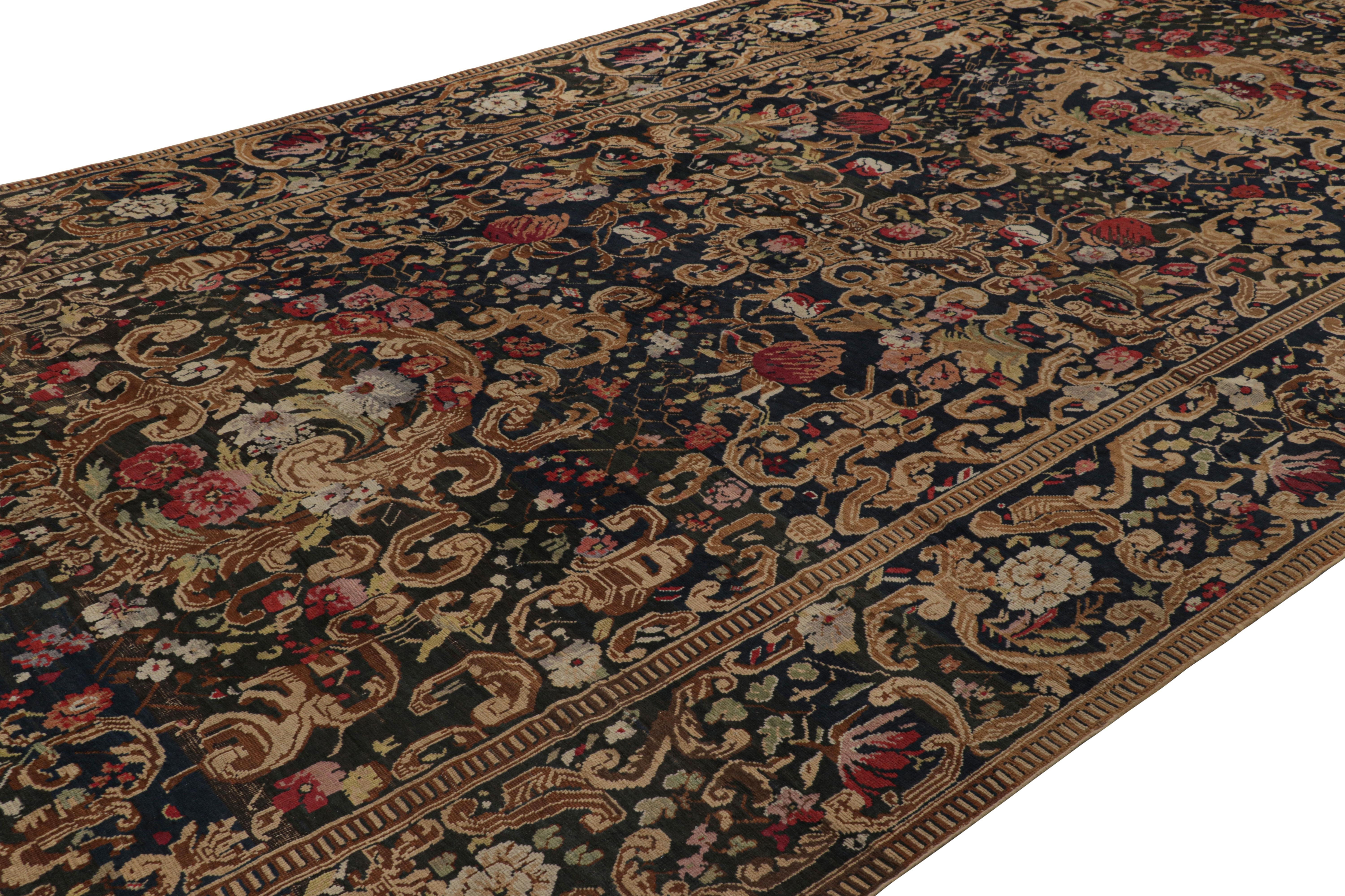 Dieser 8x19 große antike Karabagh-Teppich aus handgeknüpfter Wolle mit Ursprung in Russland (ca. 1850-1860) ist ein seltener extralanger Läufer und eine übergroße Ergänzung der begehrten europäischen Kollektion von Rug & Kilim.

Über das