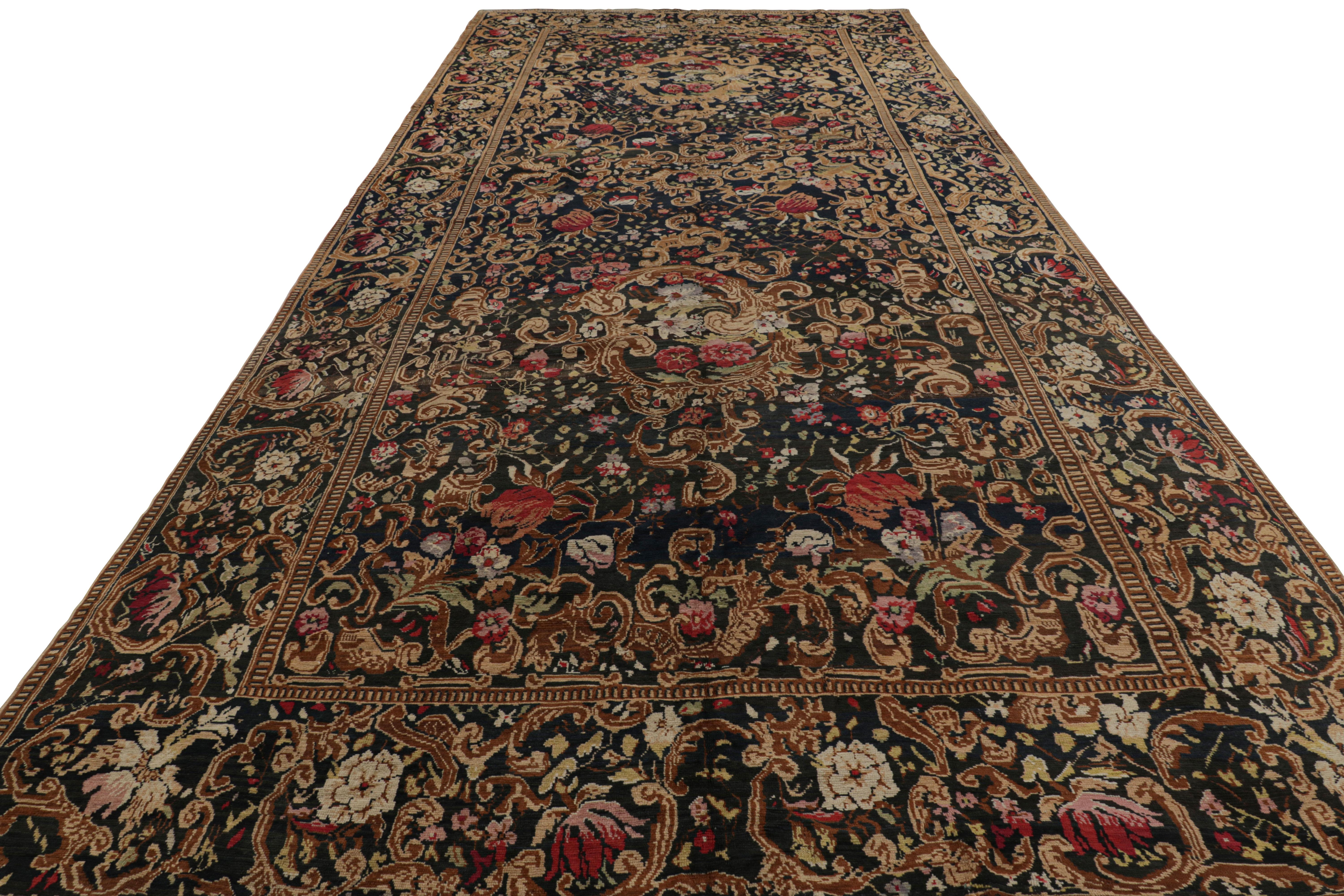 Übergroßer antiker Karabagh-Teppich in Schwarz & Rot mit Blumenmustern - Rug & Kilim (Handgewebt) im Angebot