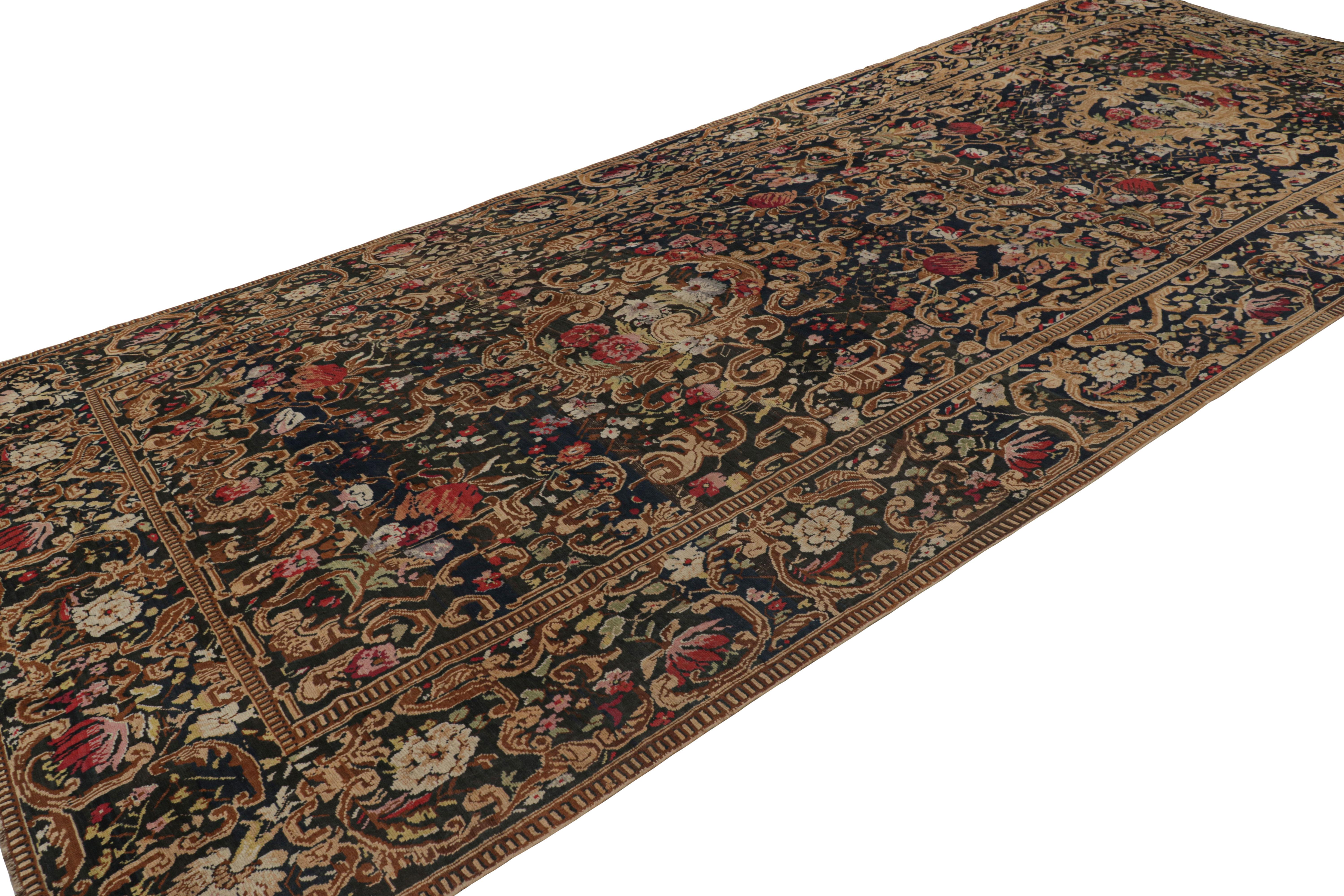 Übergroßer antiker Karabagh-Teppich in Schwarz & Rot mit Blumenmustern - Rug & Kilim im Zustand „Gut“ im Angebot in Long Island City, NY
