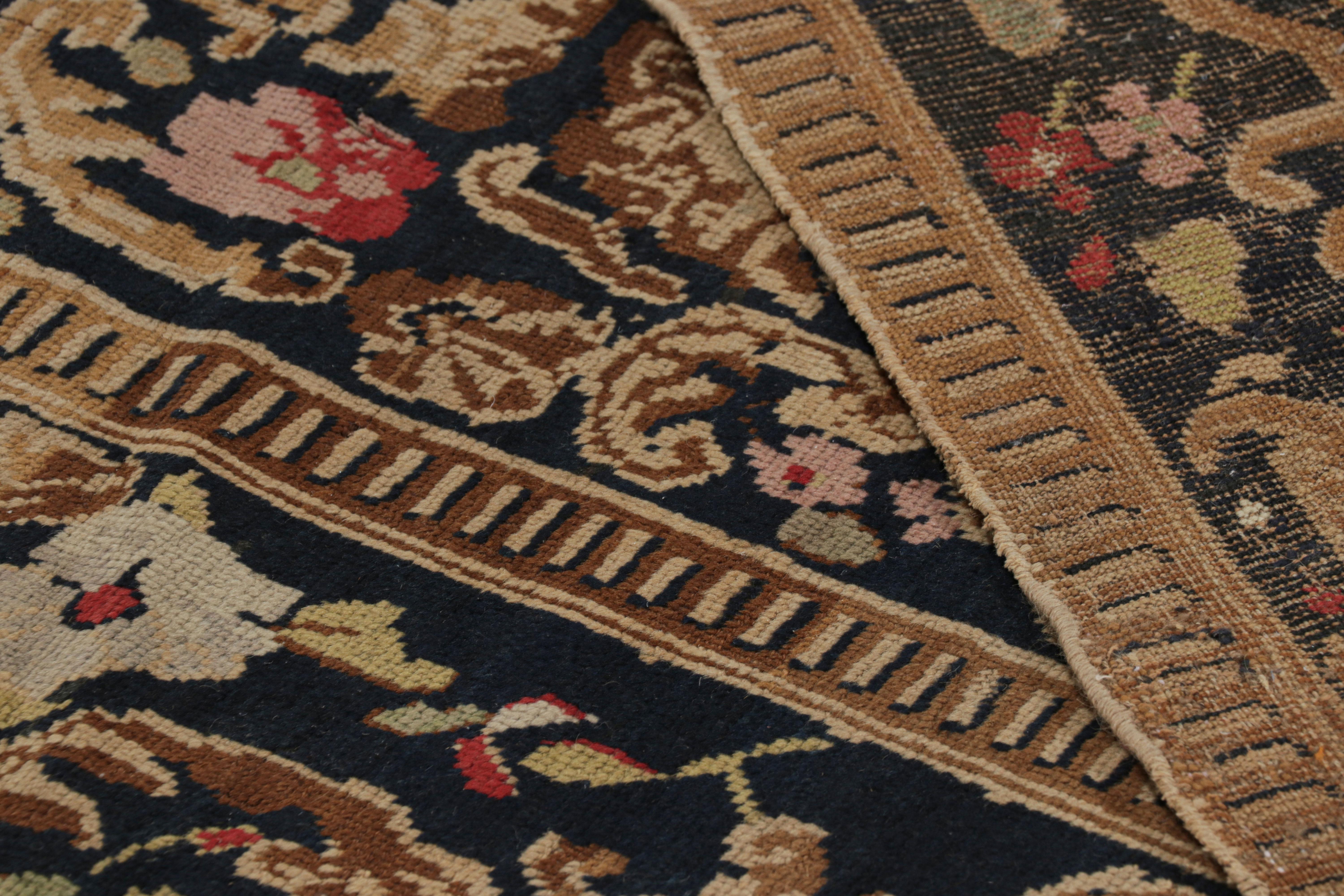 Übergroßer antiker Karabagh-Teppich in Schwarz & Rot mit Blumenmustern - Rug & Kilim im Angebot 1