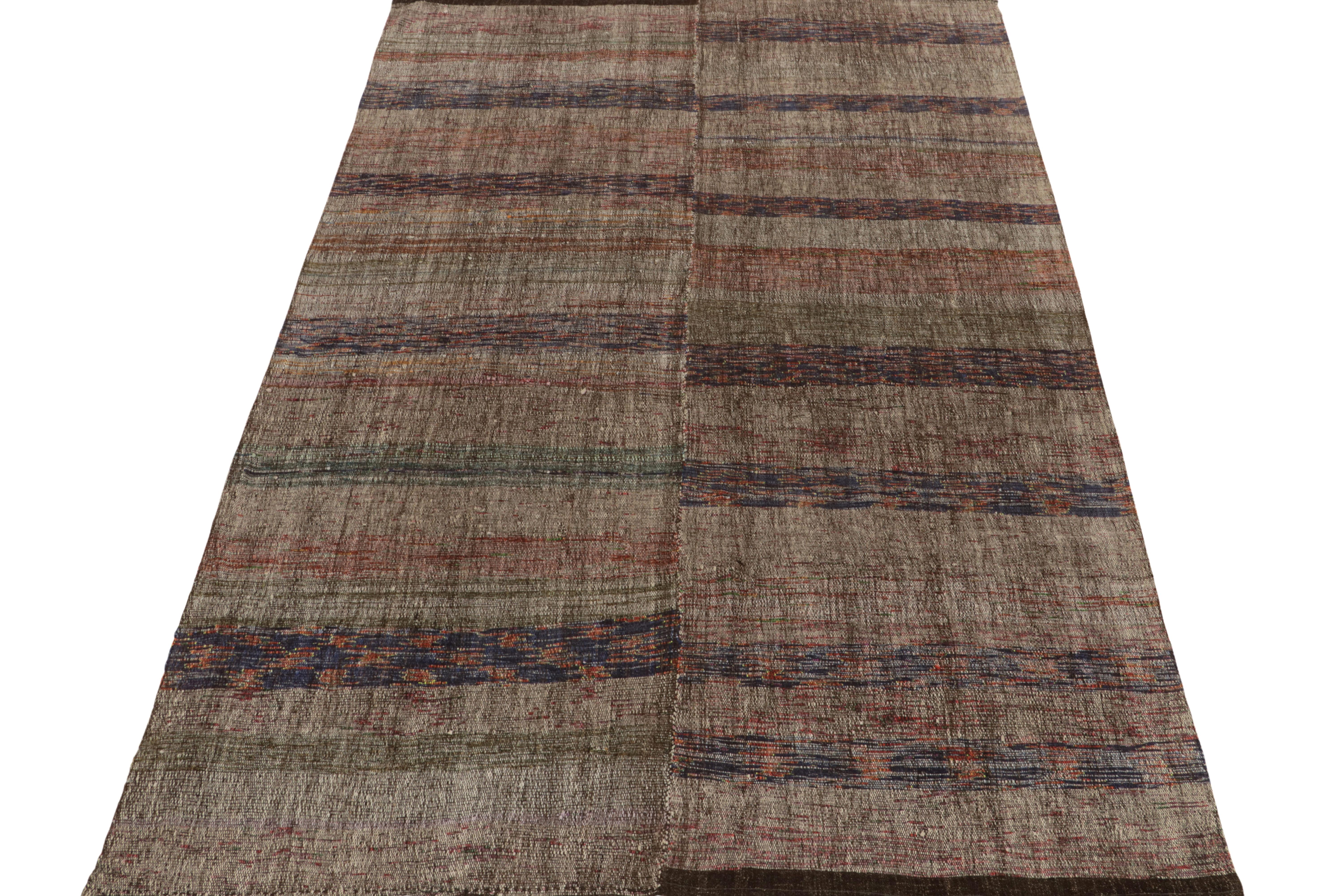 Turco Tappeto Kashan antico oversize in blu con motivi floreali rossi - Rug & Kilim in vendita