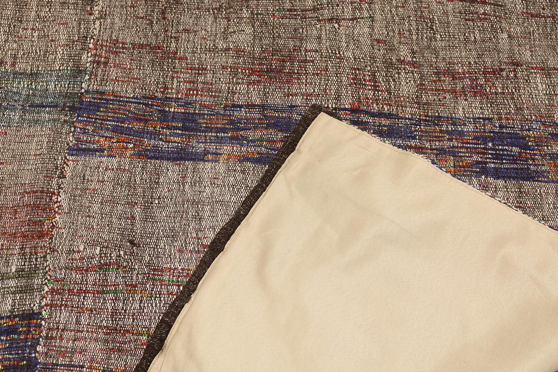 Metà XX secolo Tappeto Kashan antico oversize in blu con motivi floreali rossi - Rug & Kilim in vendita