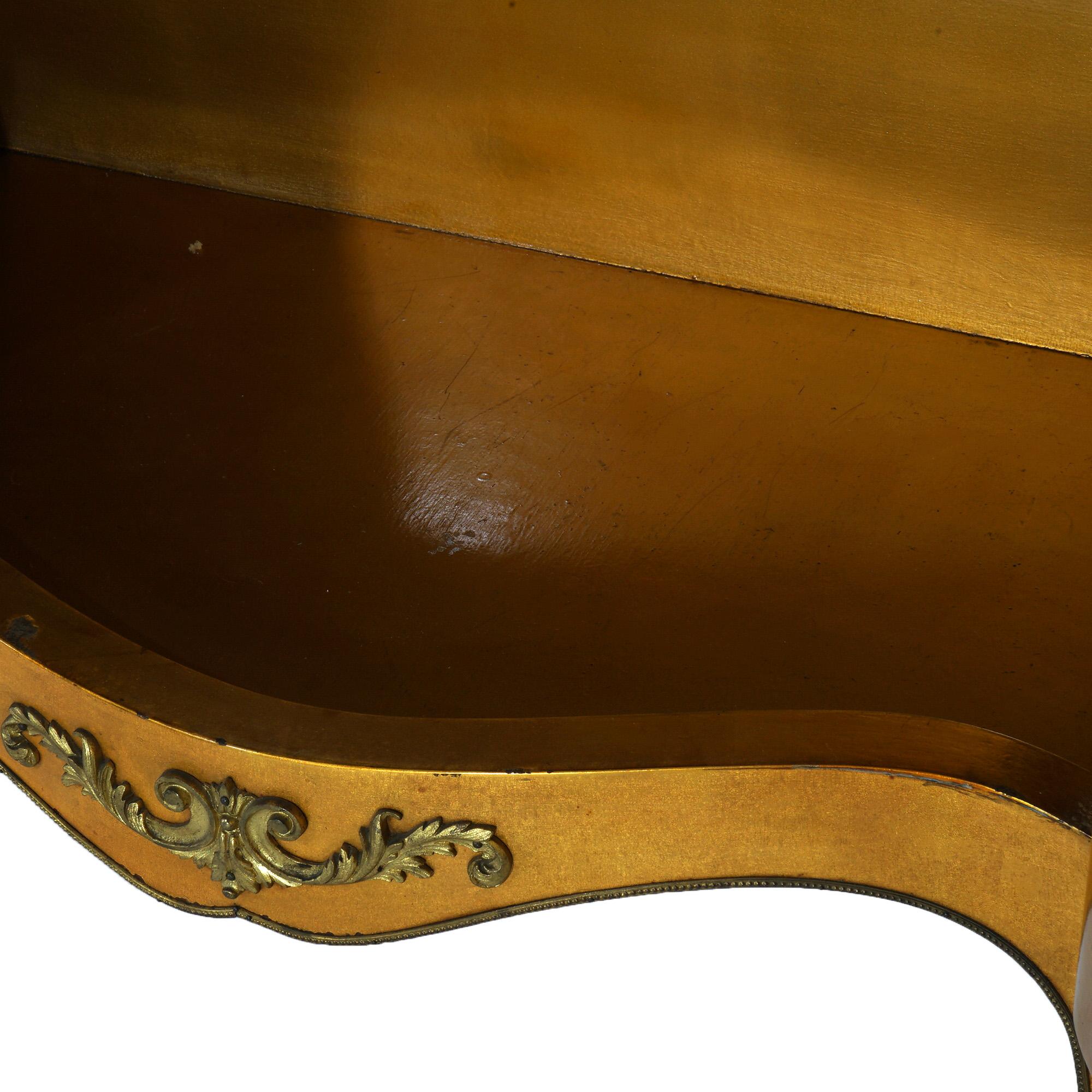 Vitrina sovradimensionata in legno dorato e ormeggio decorata in Vernis Martin dell'epoca Luigi XIV in vendita 5