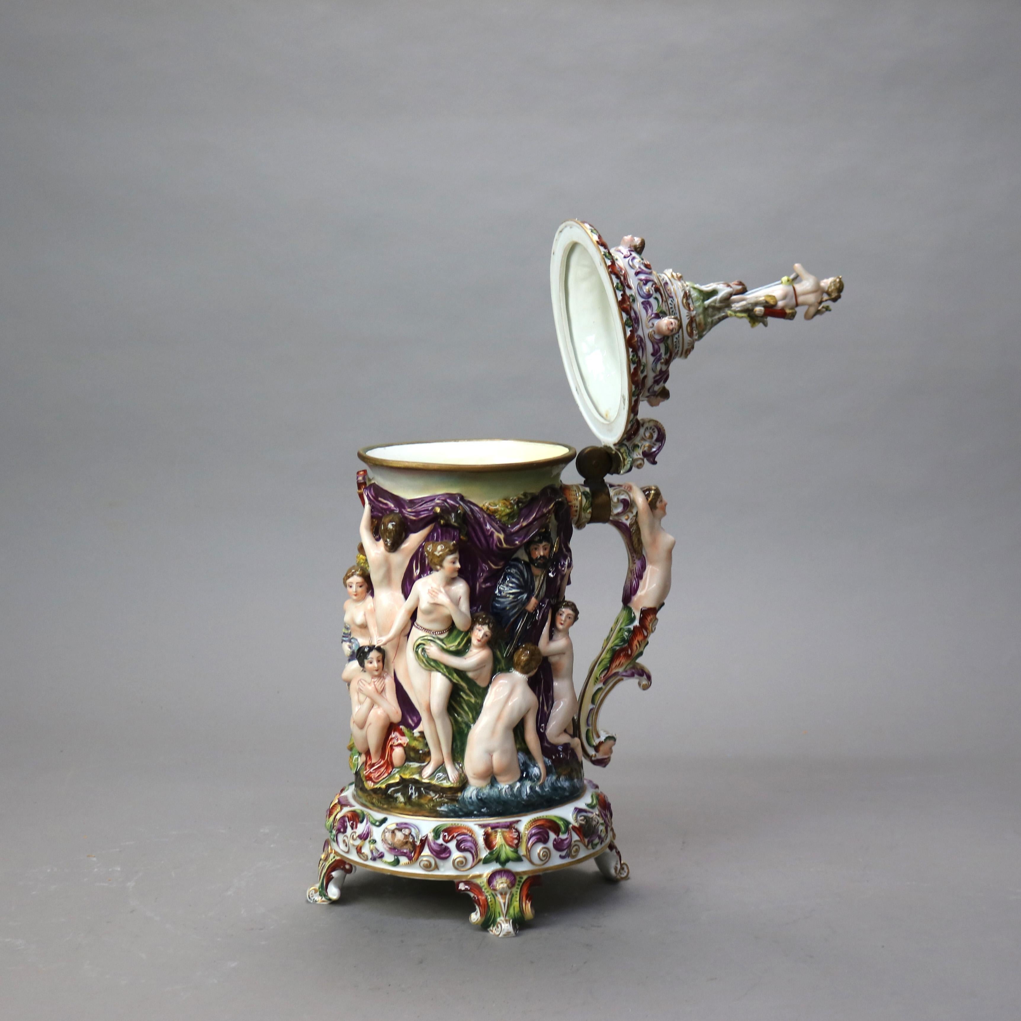 Grande chope à pied en majolique ancienne avec scène classique vers 1890 en vente 3