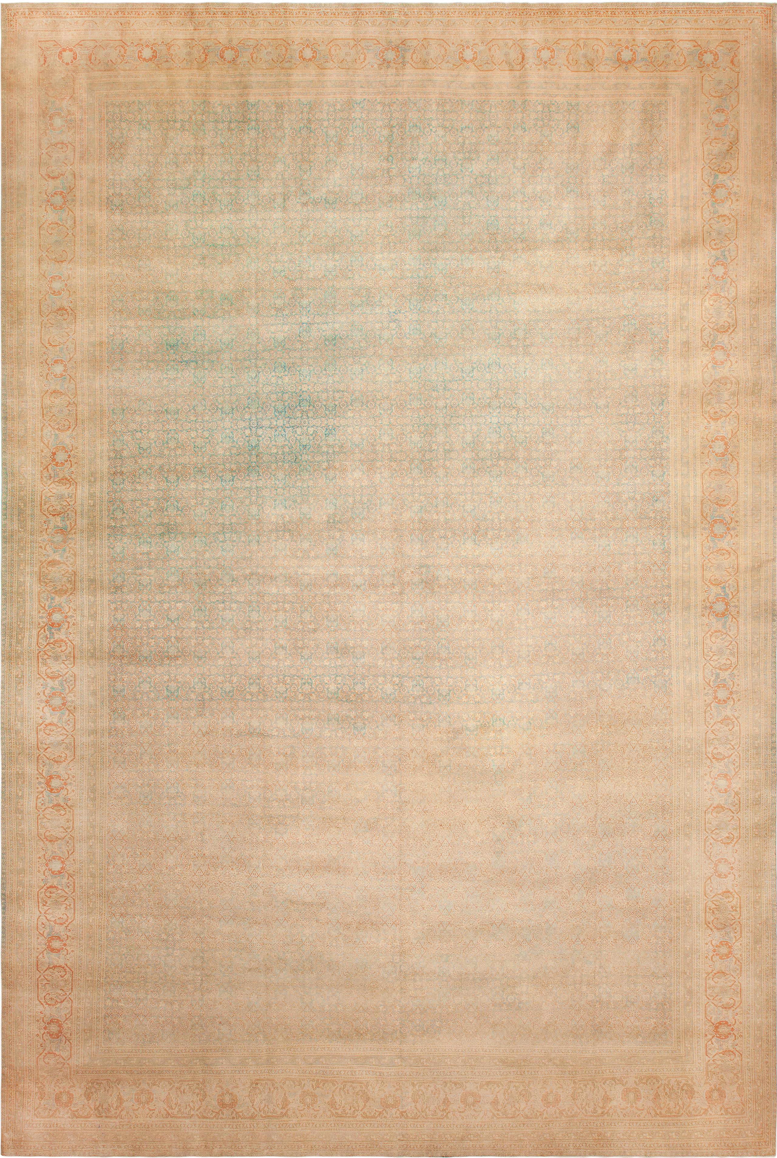 Übergroßer Antiker Persischer Floraler Täbriz Teppich, Herkunftsland: Persien, CIRCA Datum: 1920