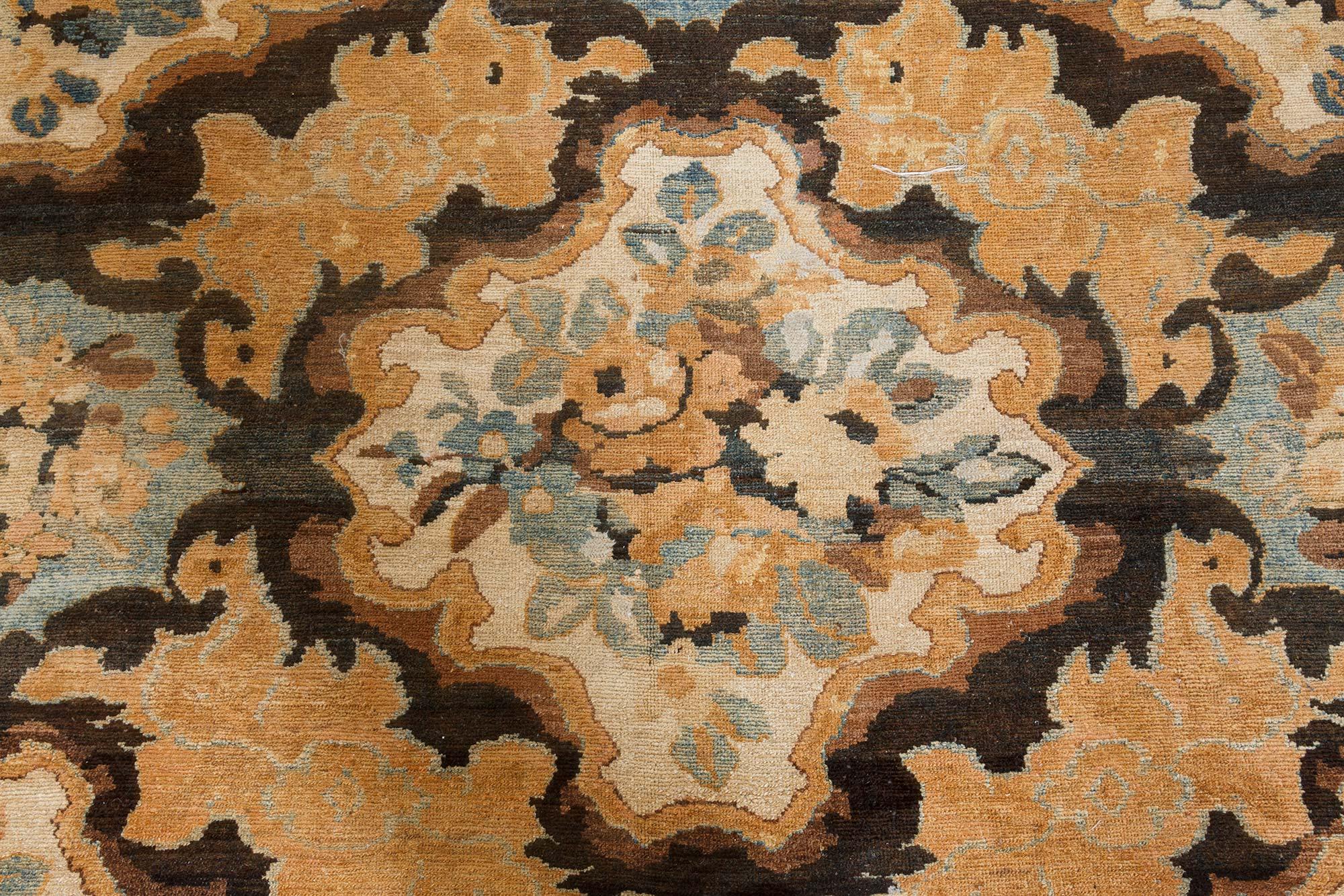 Perse Tapis surdimensionné en laine antique persane Bakhtiari à motifs floraux en vente