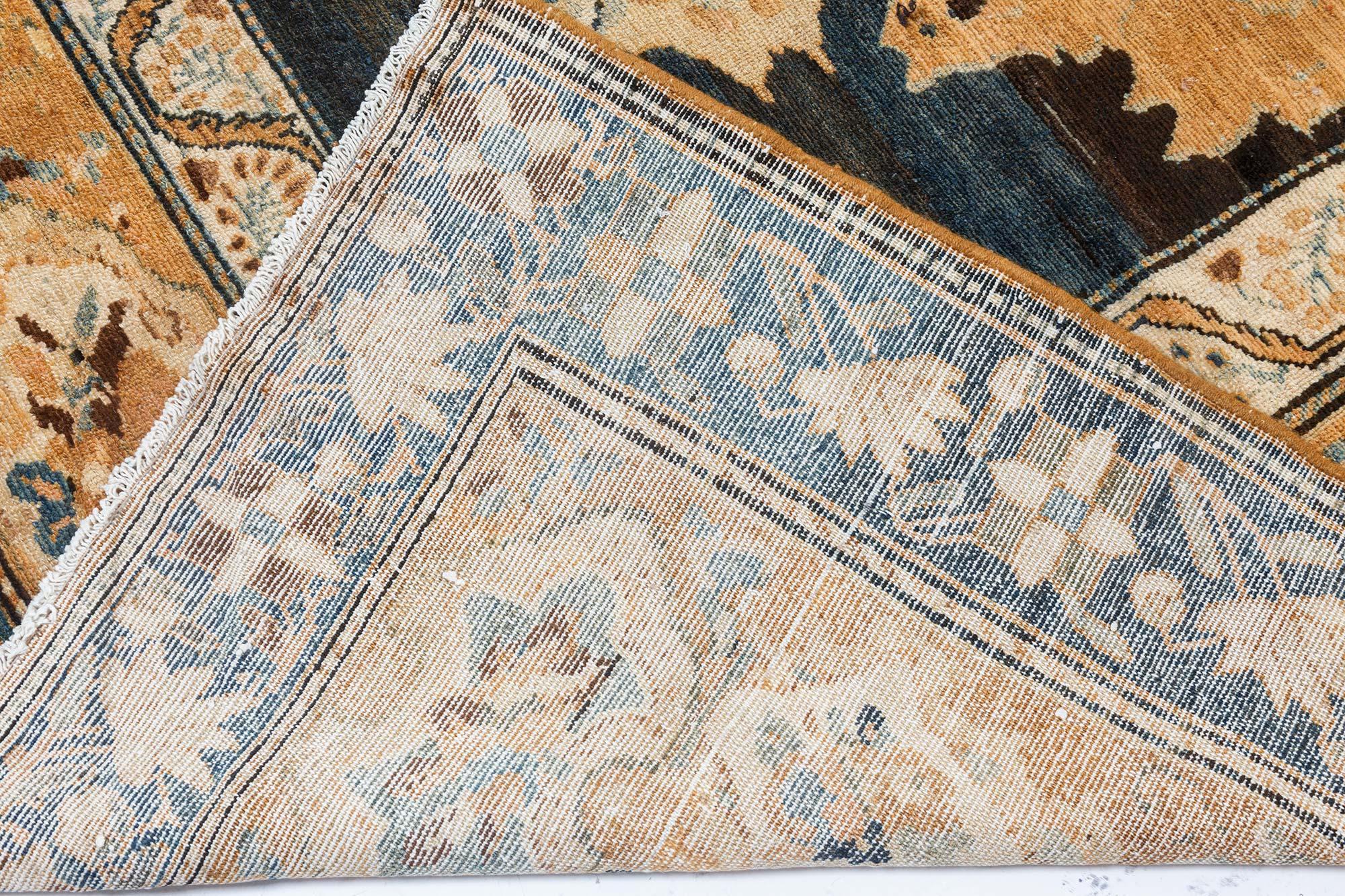 Tapis surdimensionné en laine antique persane Bakhtiari à motifs floraux en vente 2