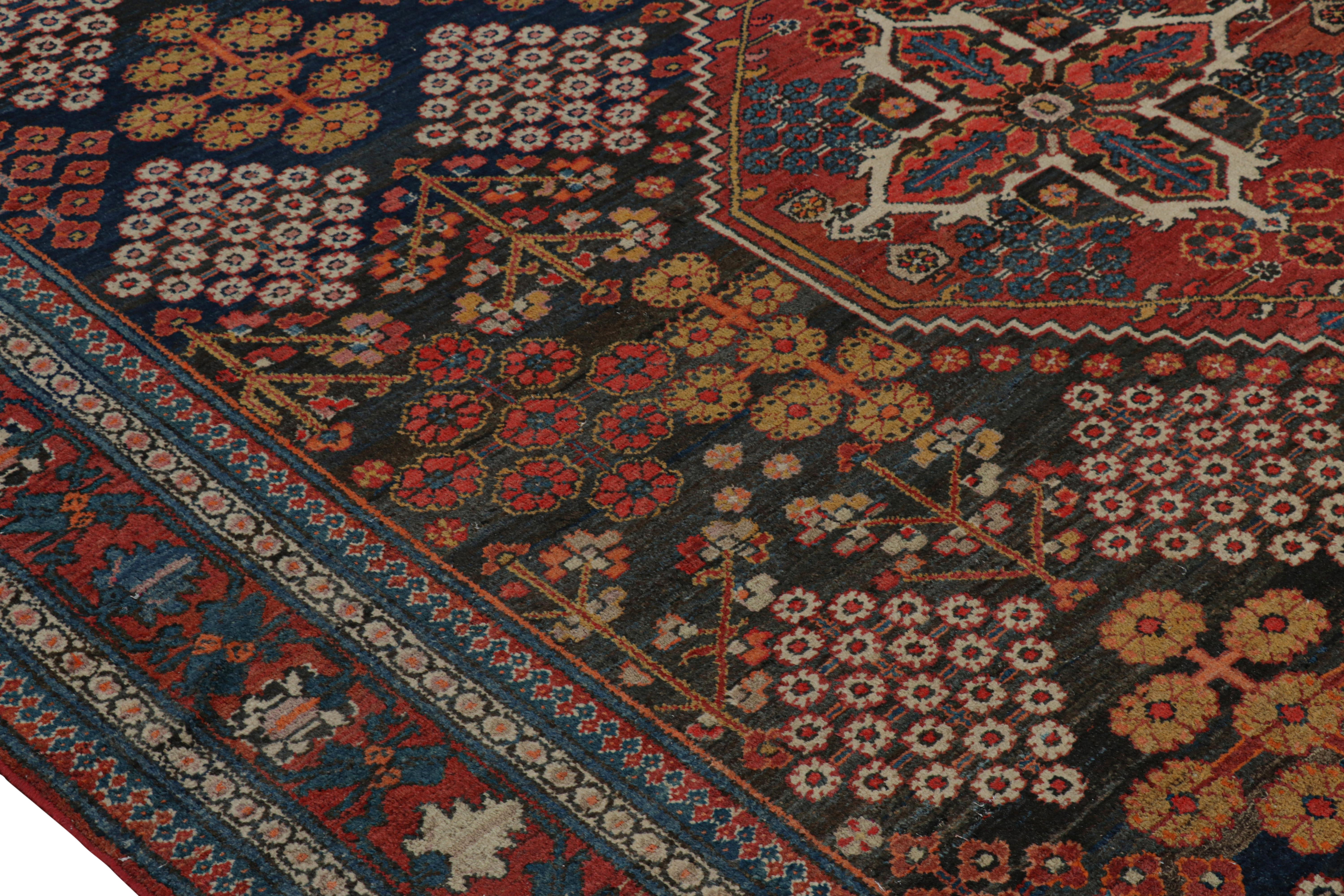 Fin du XIXe siècle Tapis persan Joshaghan ancien surdimensionné à fleurs avec médaillon en vente