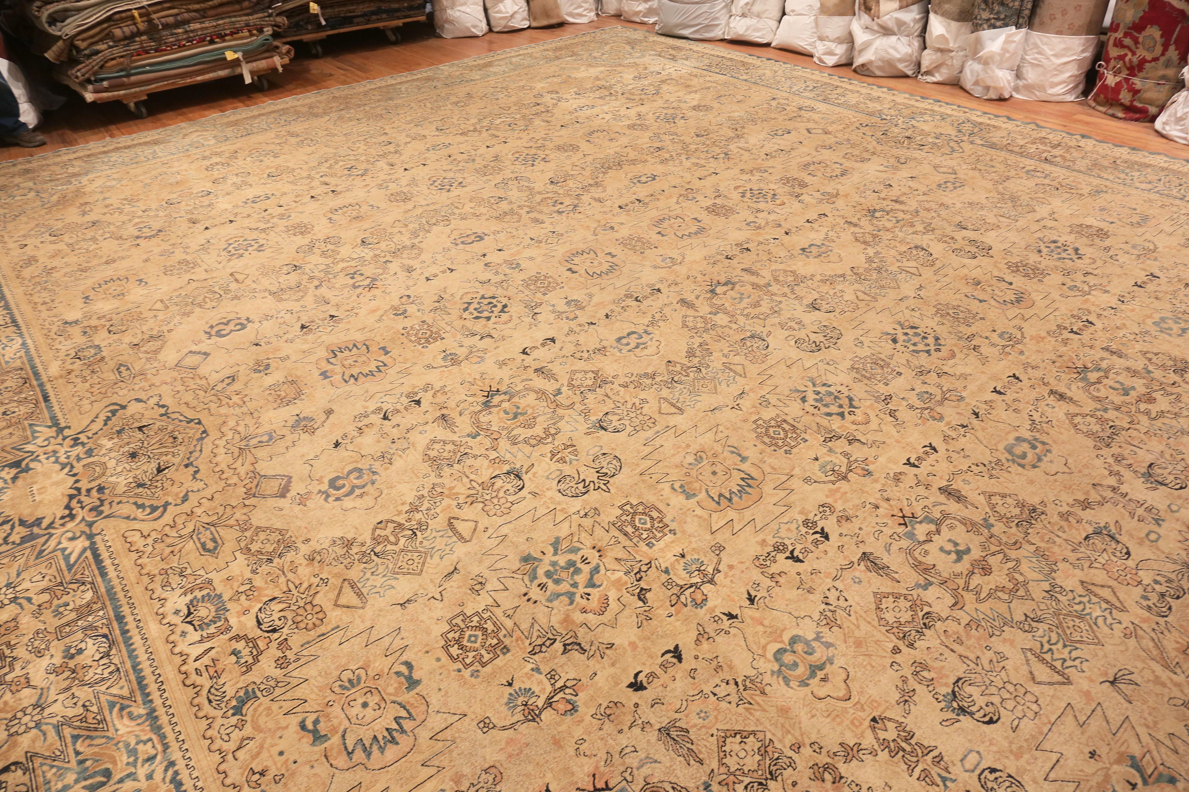 Antique Persian Kerman Area Rug. 17 ft 3 in x 21 ft For Sale 1