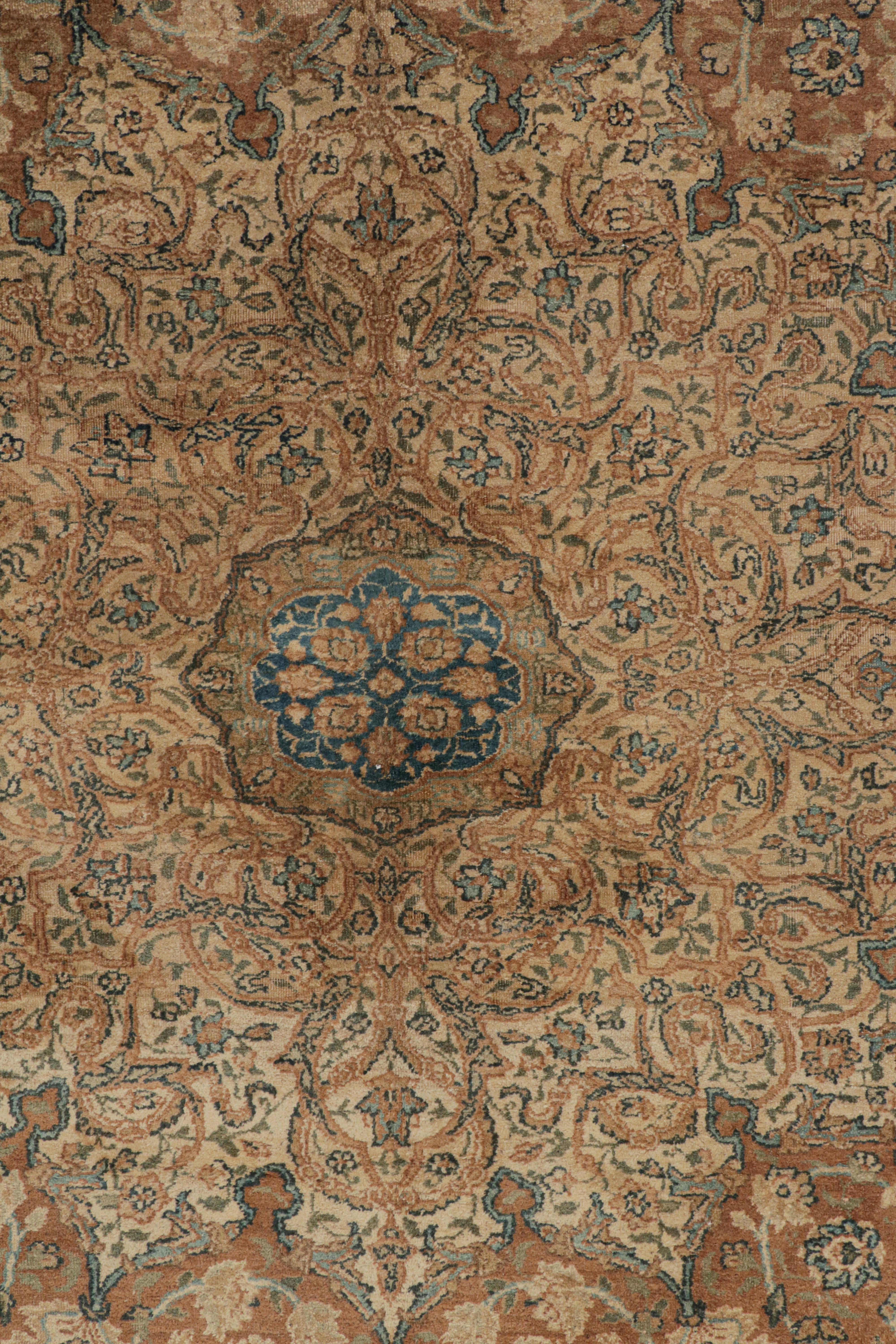 Début du 20ème siècle Tapis persan Kerman surdimensionné avec médaillons floraux, de Rug & Kilim en vente