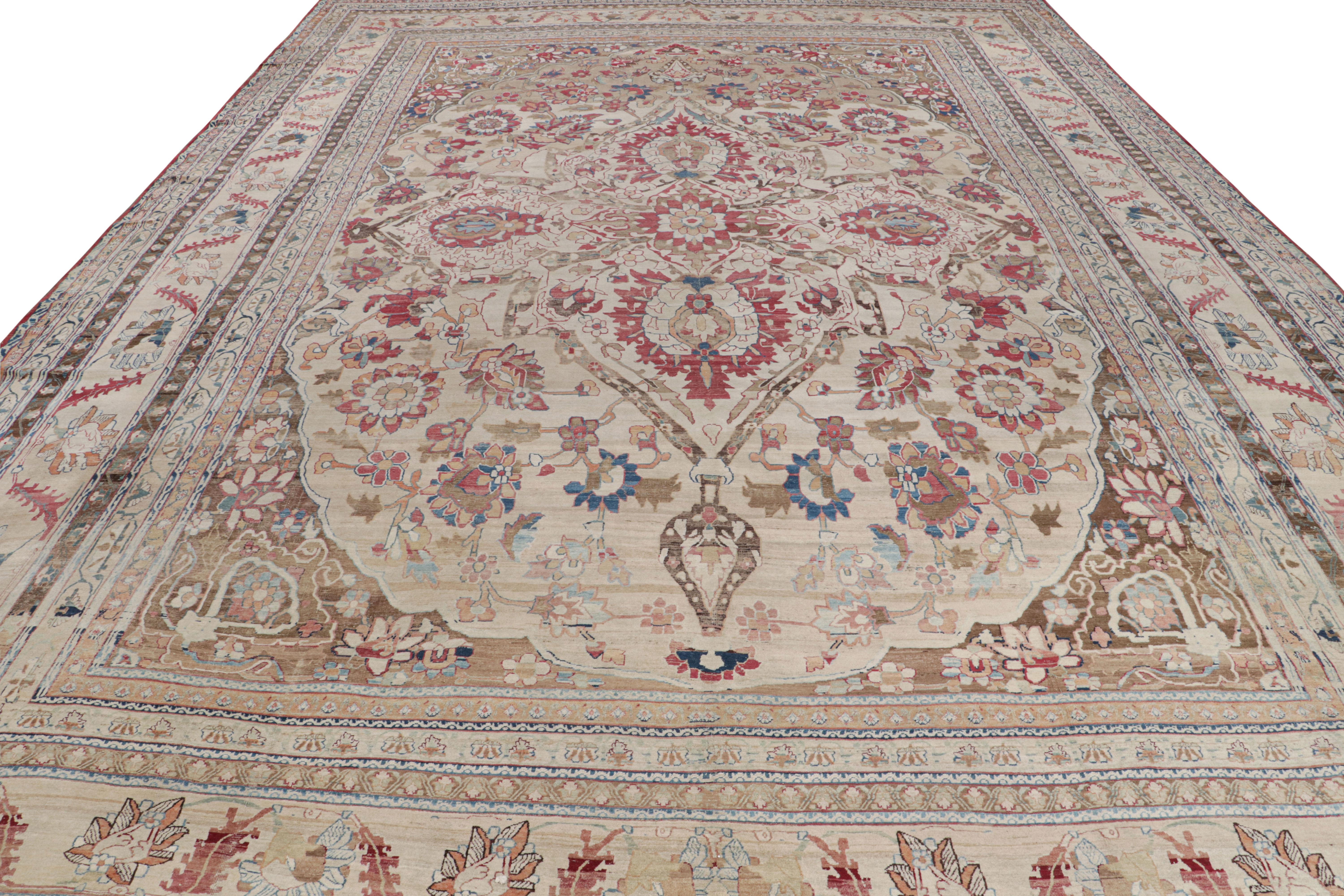 Antiker persischer Kermanshah-Teppich in Übergröße mit Blumenmuster im Zustand „Gut“ im Angebot in Long Island City, NY