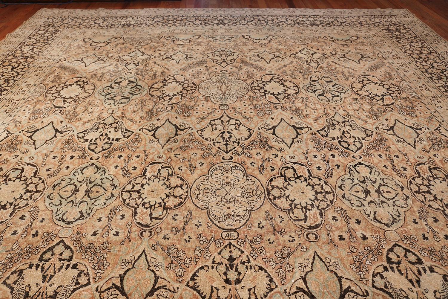 Antiker persischer Khorassan-Teppich. Größe: 13 Fuß 4 Zoll x 27 Fuß 4 Zoll im Zustand „Hervorragend“ im Angebot in New York, NY