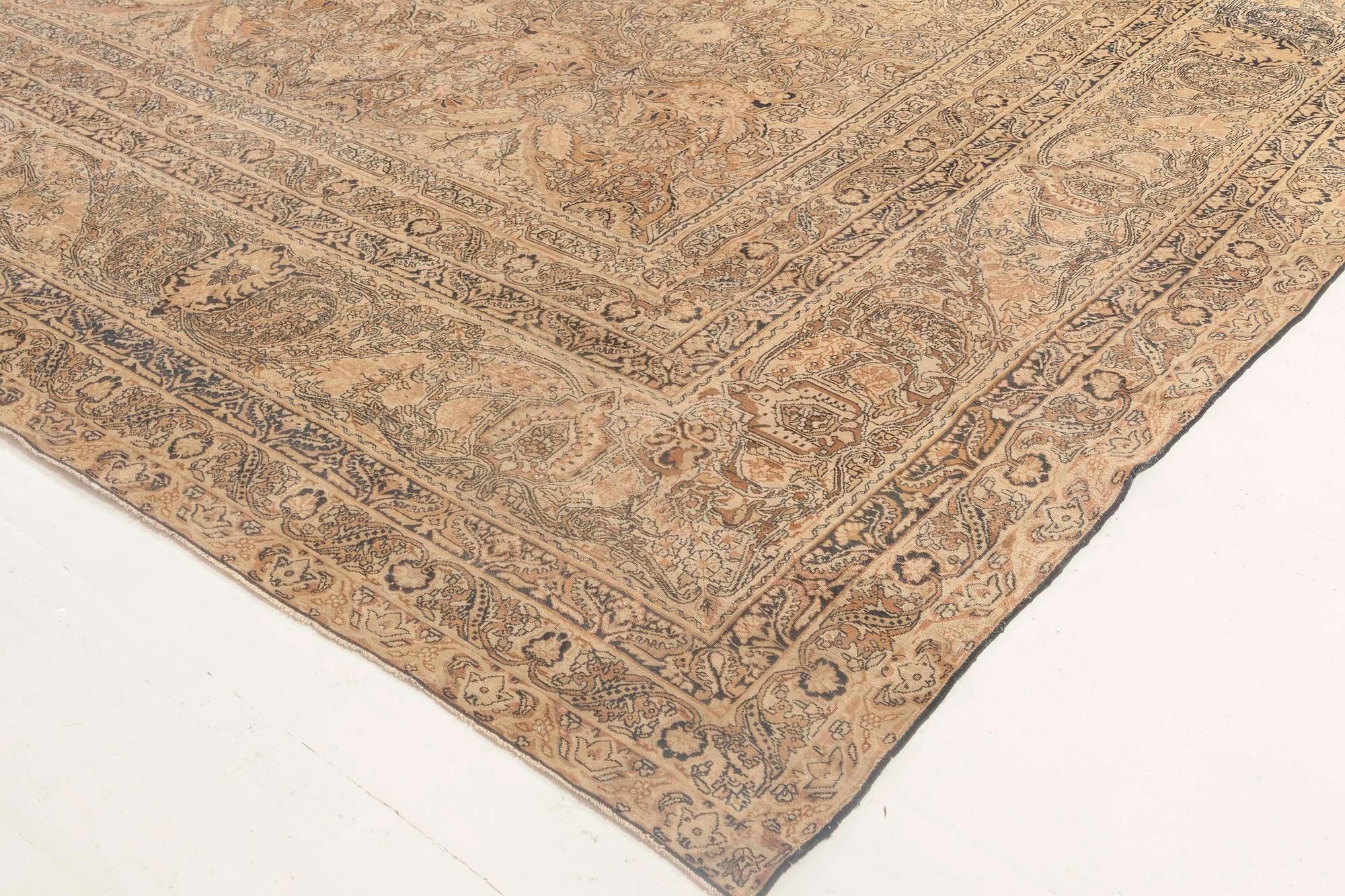 Tappeto Doris Leslie Blau Oversize Antico Persiano Kirman Marrone in vendita 1