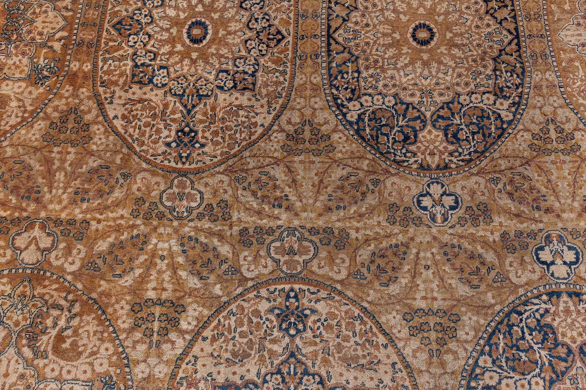 Tapis Kirman persan ancien surdimensionné Doris Leslie Blau en vente 1