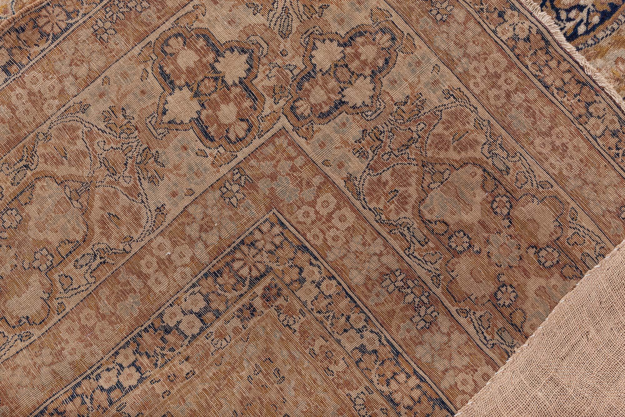 Tapis Kirman persan ancien surdimensionné Doris Leslie Blau en vente 2