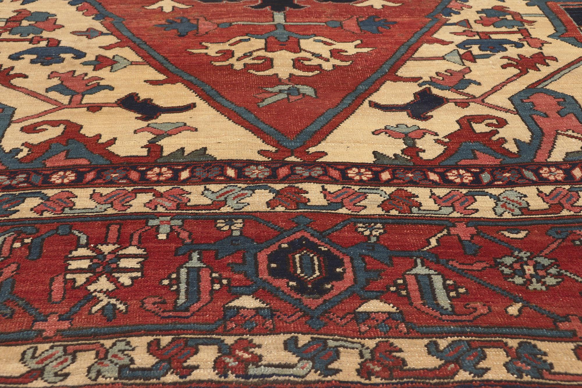 Noué à la main Tapis persan ancien surdimensionné Serapi, tapis de l'hôtel en vente