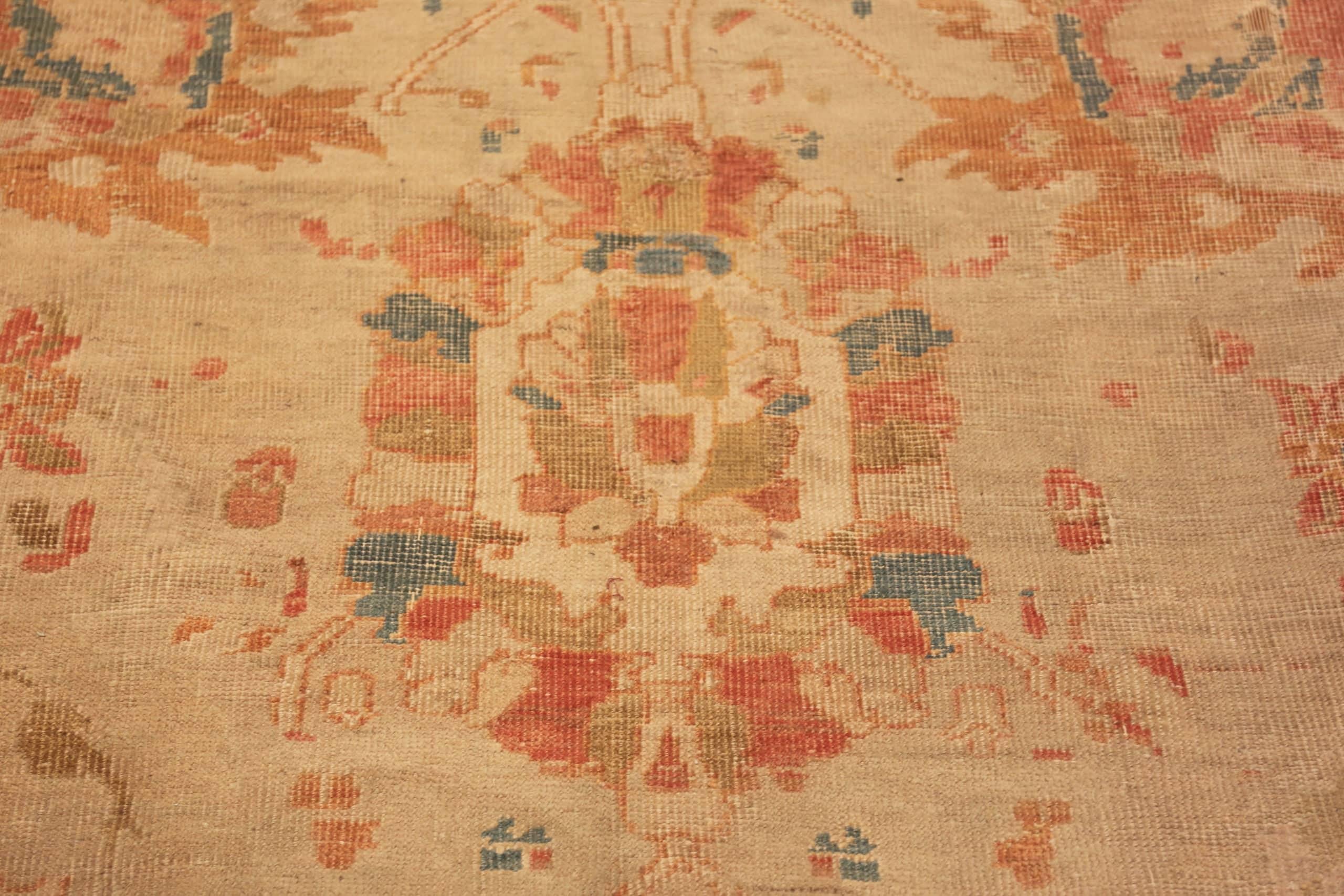 Antiker persischer Sultanabad-Teppich aus Sultanabad. 13 ft 10 in x 22 ft 8 in  (19. Jahrhundert) im Angebot