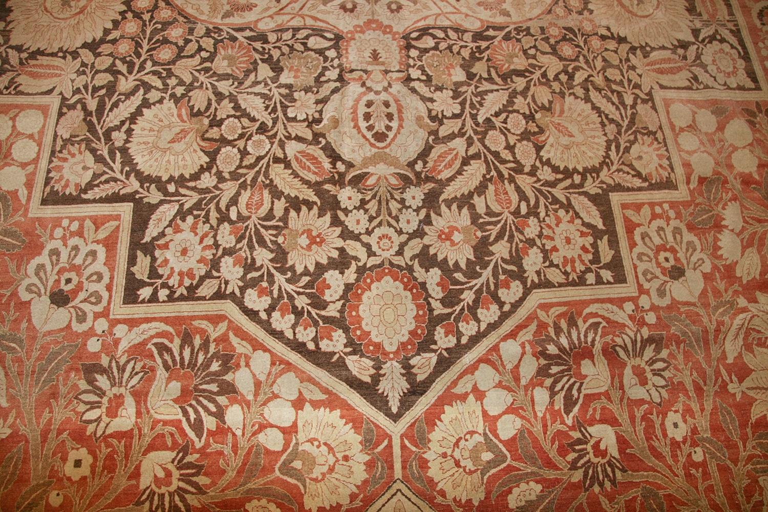 Nazmiyal Collection Tappeto antico persiano Tabriz Haji Jalili mozzafiato ed estremamente fine, Paese d'origine / Tipo di tappeto: Tappeti persiani, Data del Circa: Fine del XIX secolo. Dimensioni: 21 ft 2 in x 32 ft 3 in (6,45 m x 9,83 m)

Questo