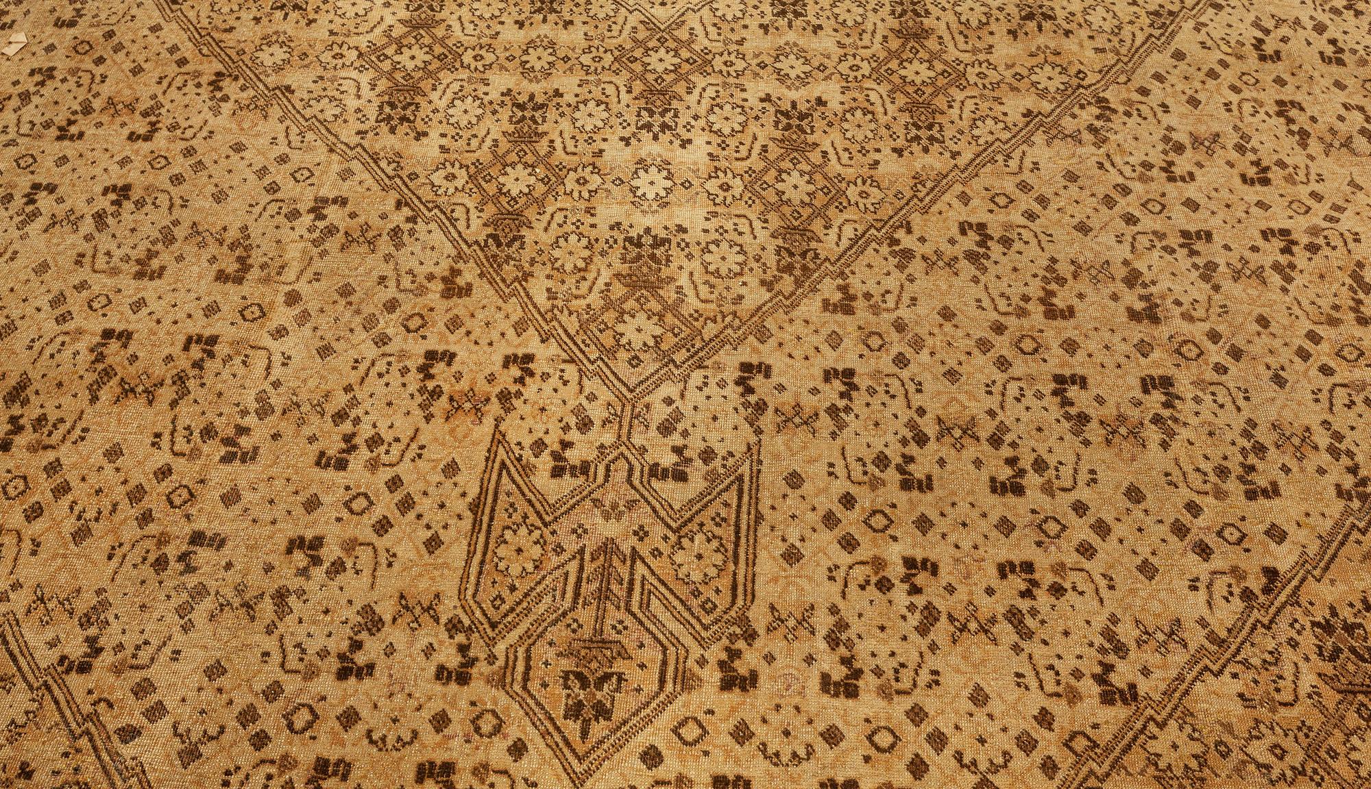 Perse Tapis de Tabriz persan ancien surdimensionné Doris Leslie Blau fait à la main en vente