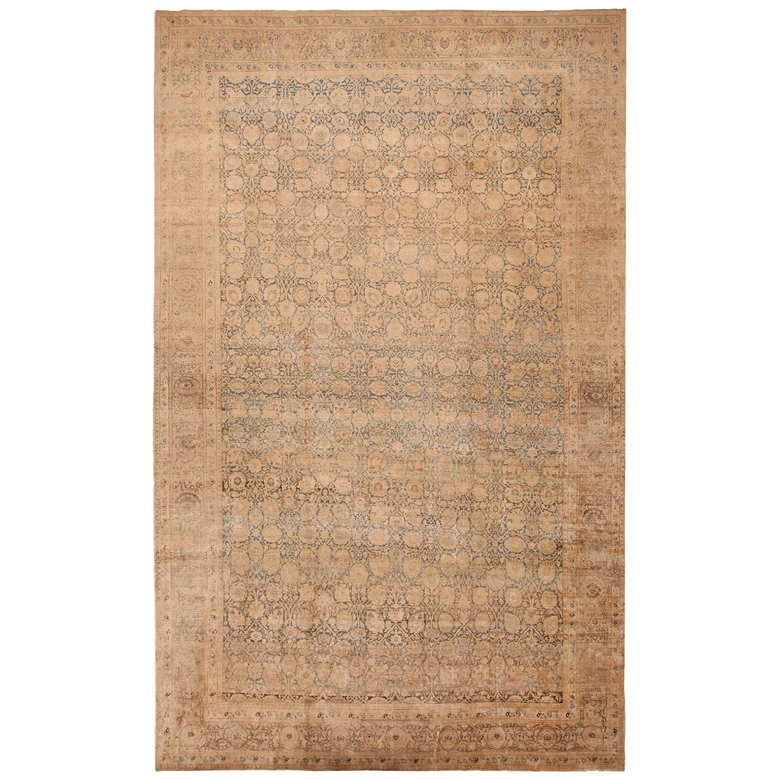 Antiker persischer Täbris-Teppich. 12 ft. 2 in x 20 ft. 2 in