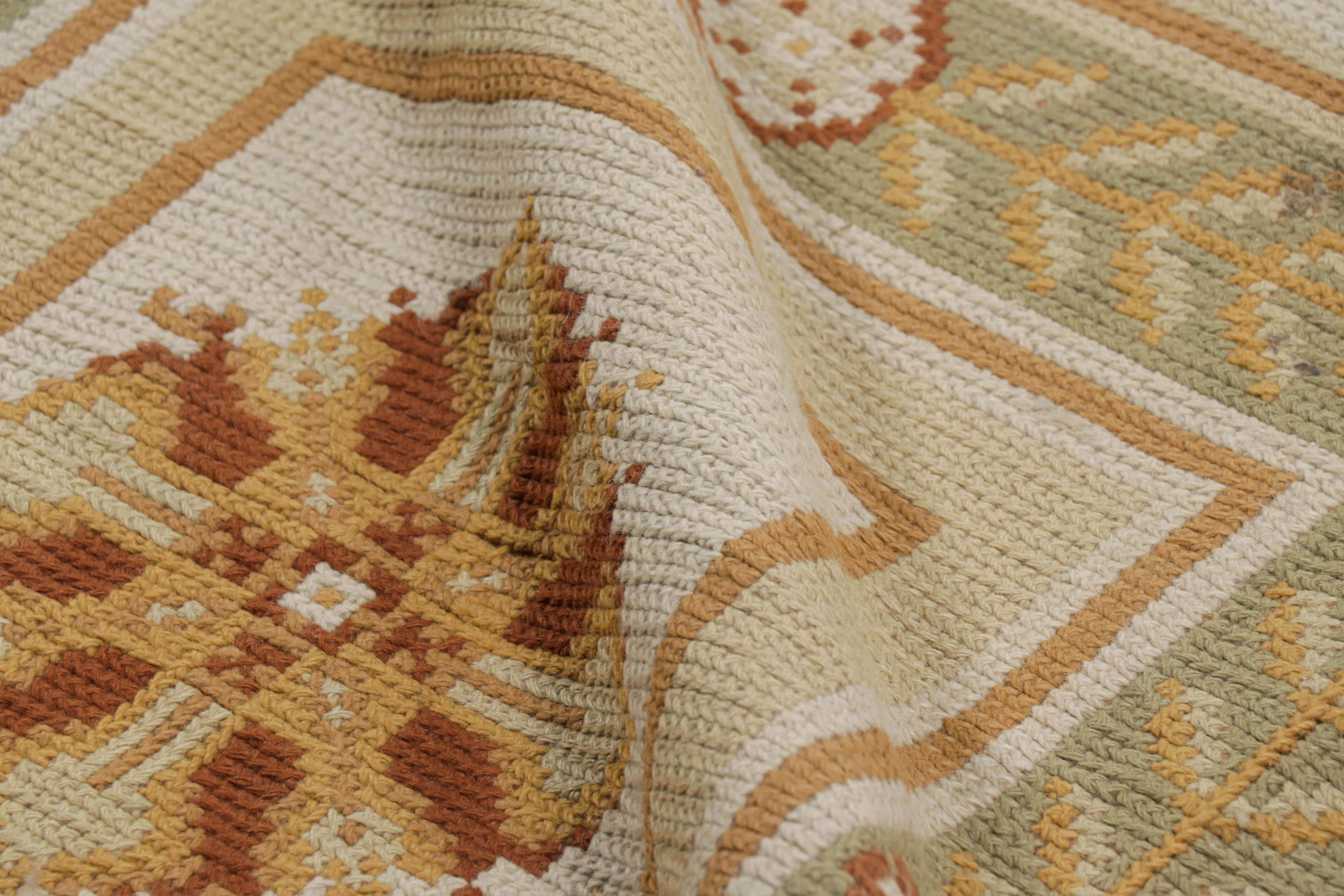 Alfombra portuguesa antigua de gran tamaño con motivos florales - Rug & Kilim Lana en venta