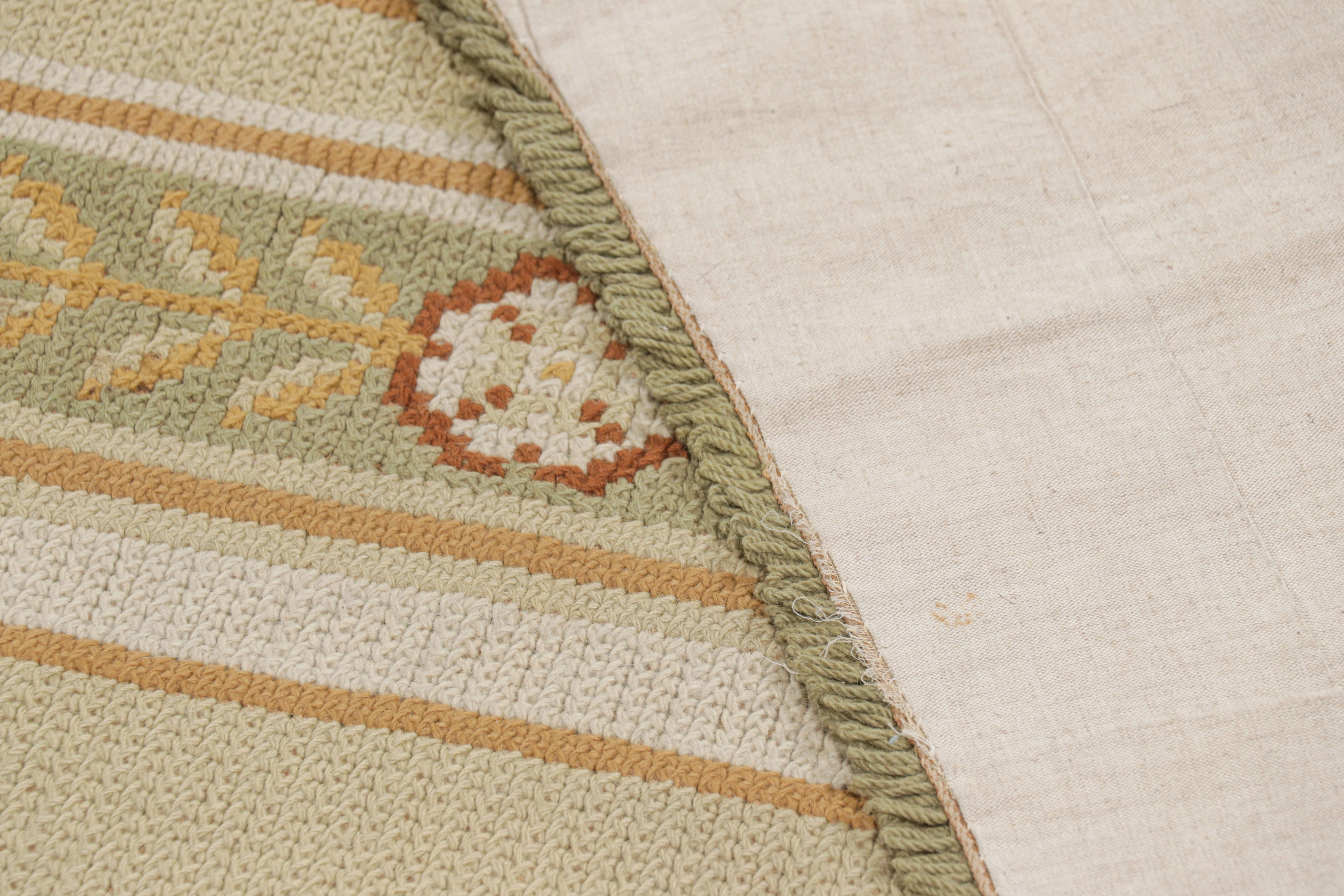 Alfombra portuguesa antigua de gran tamaño con motivos florales - Rug & Kilim en venta 2