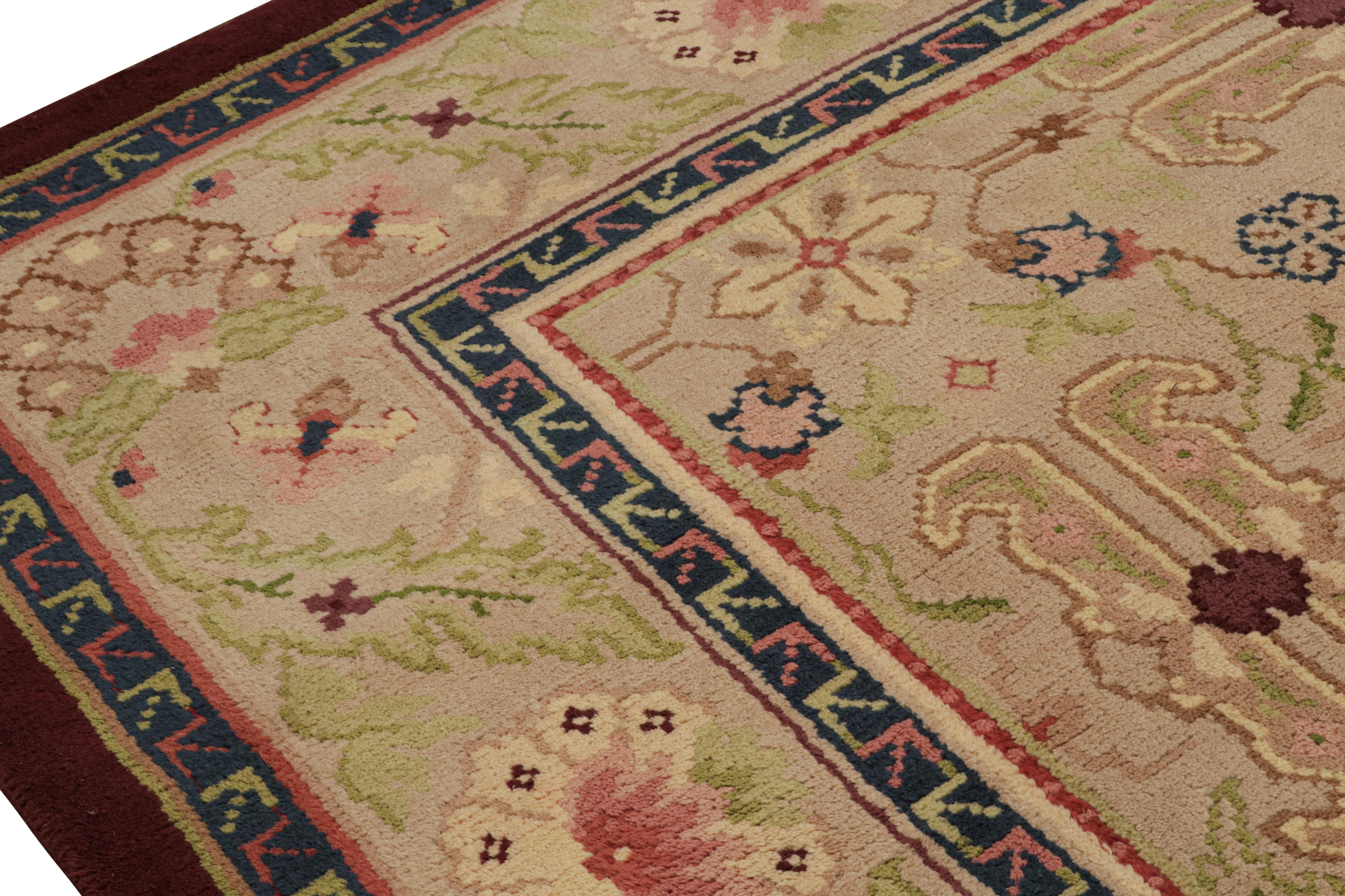 Übergroßer antiker Savonnerie-Teppich in Brown mit floralen Mustern, von Rug & Kilim im Zustand „Gut“ im Angebot in Long Island City, NY