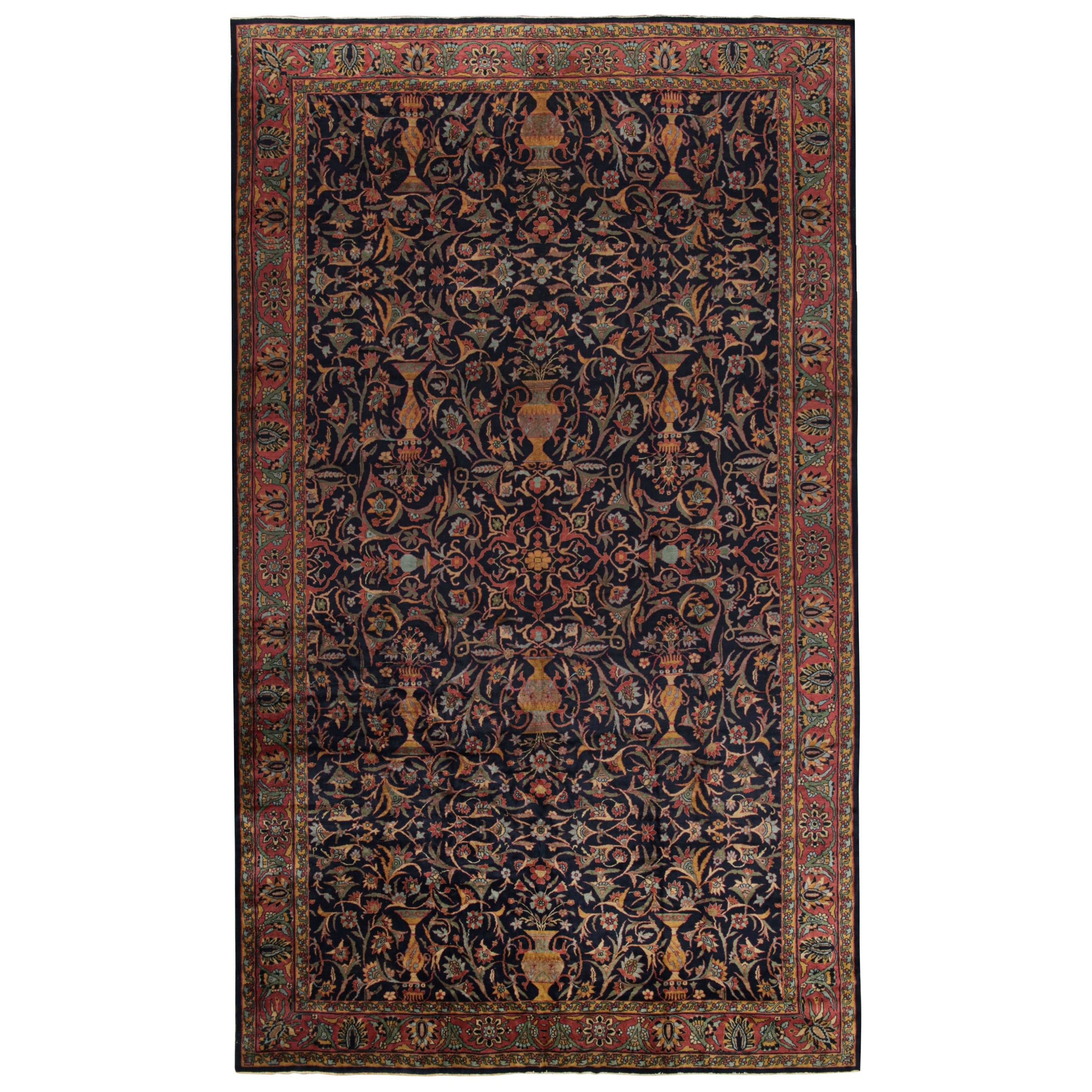 Tappeto antico Shahrestan oversize in blu con motivi floreali, da Rug & Kilim