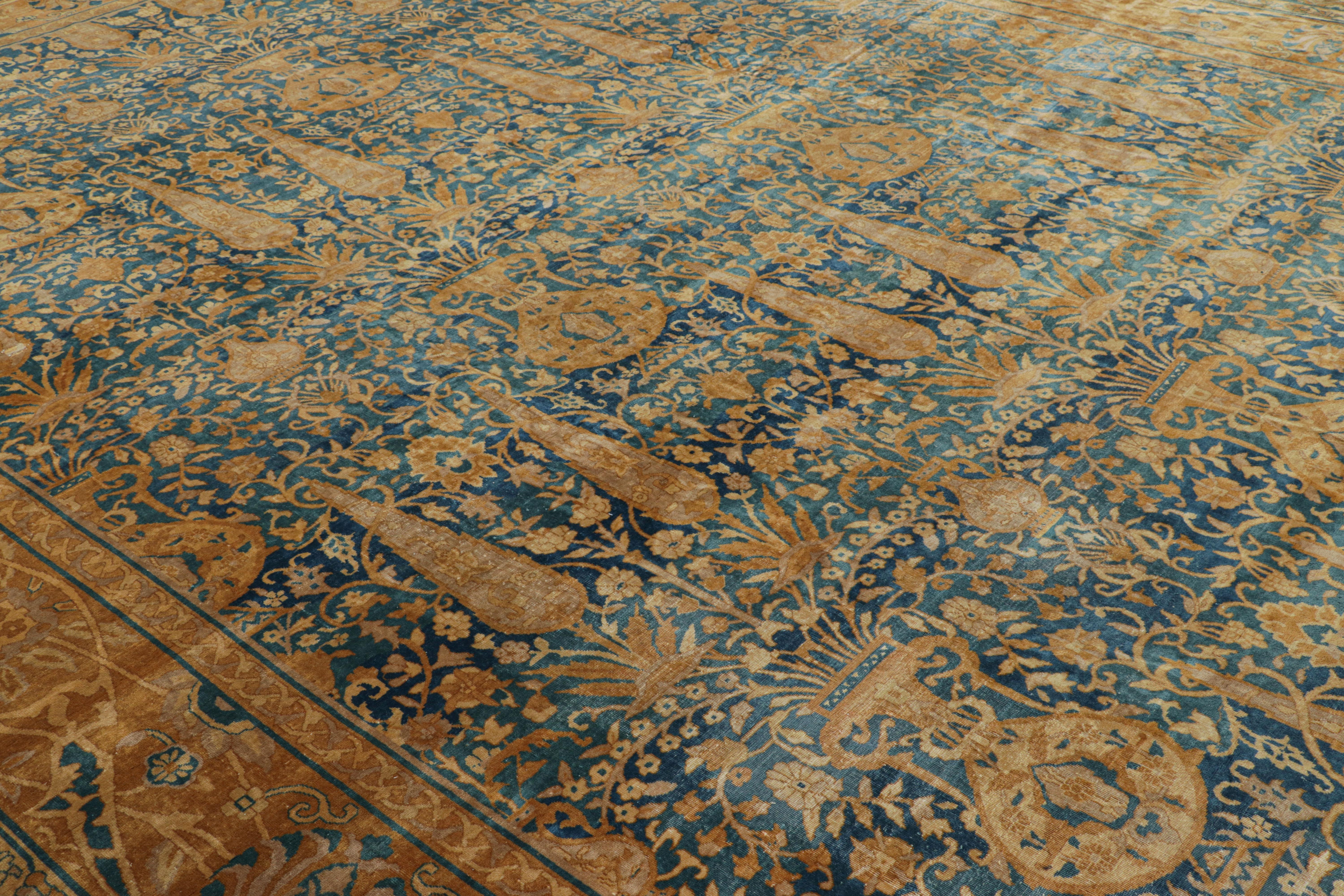 Annodato a mano in lana e proveniente dall'India intorno al 1910-1920, questo tappeto indiano antico 13x18 si ispira ai tappeti persiani di design Shahrestan, una nuova ed entusiasmante curatela oversize di Rug & Kilim.

Sul design: 

Gli