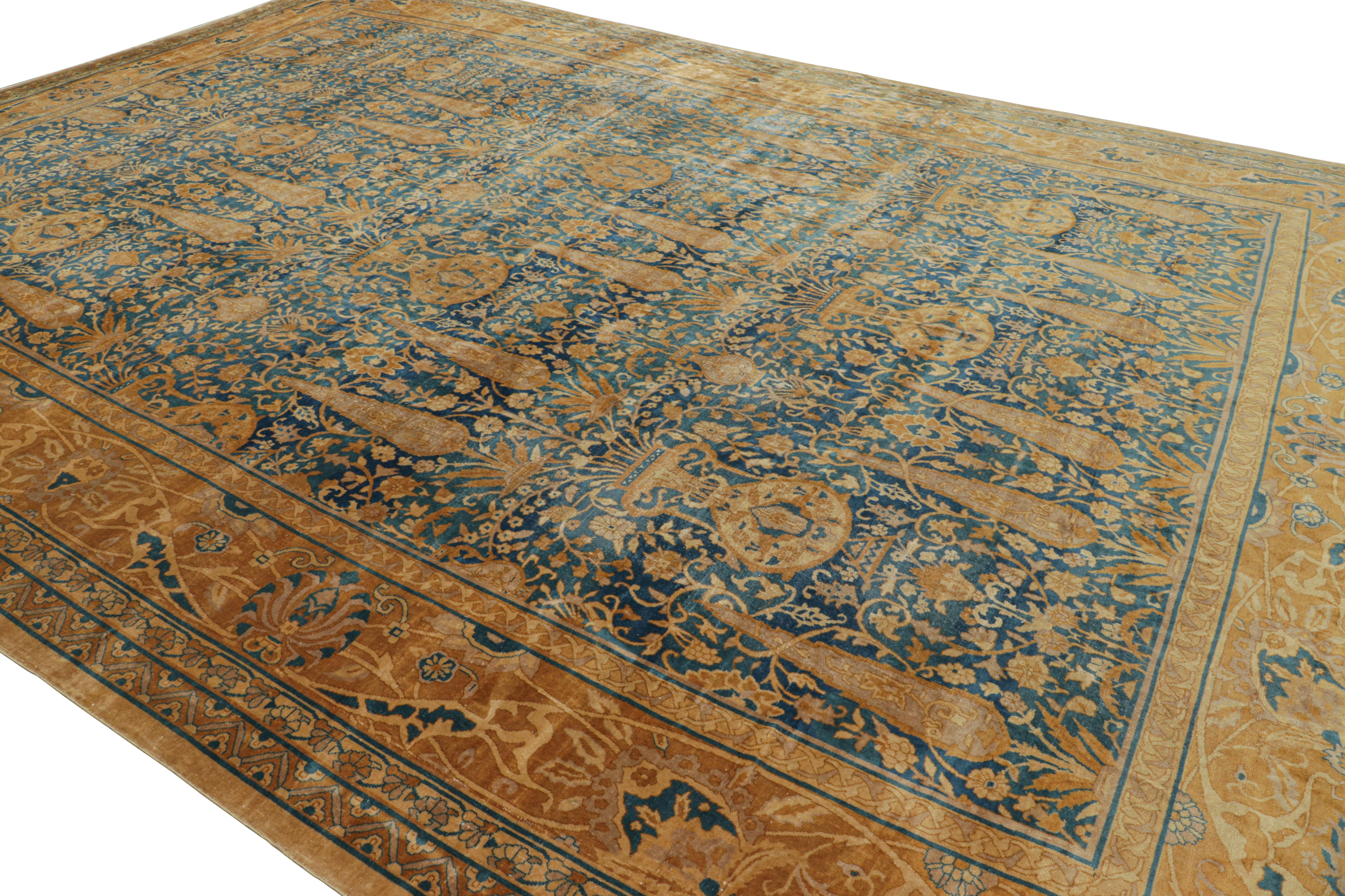 Tappeto antico sovradimensionato in stile Shahrestan in blu con fiori dorati  Rug & Kilim In condizioni buone in vendita a Long Island City, NY