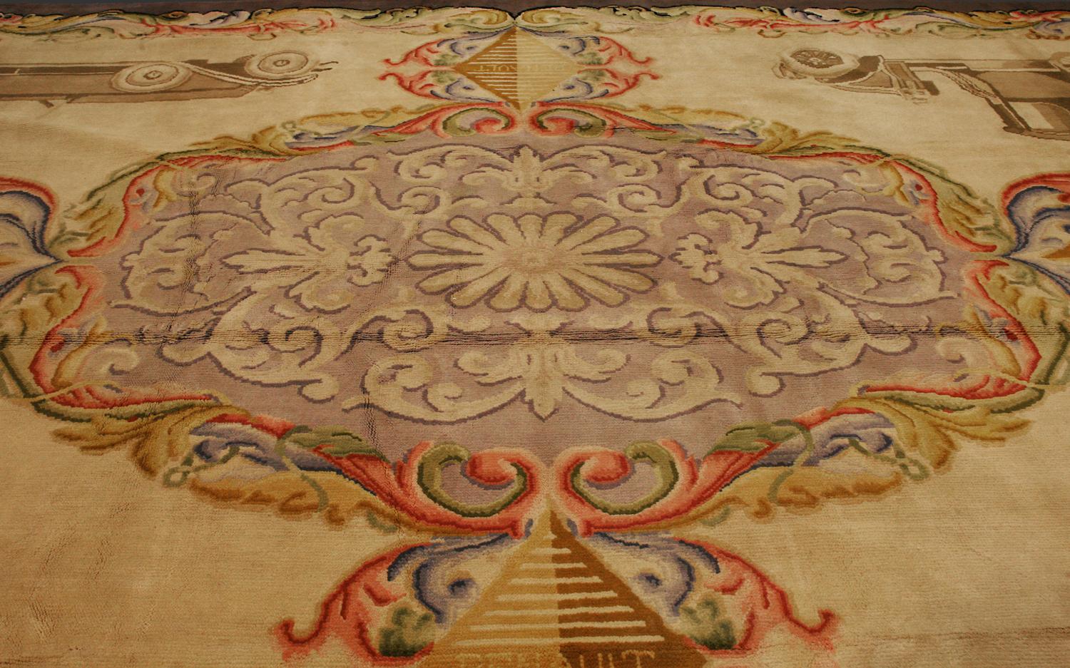 Spanischer Teppich im RENAULT-Design, signiert, Sonderanfertigung, 1930 (Mitte des 20. Jahrhunderts) im Angebot