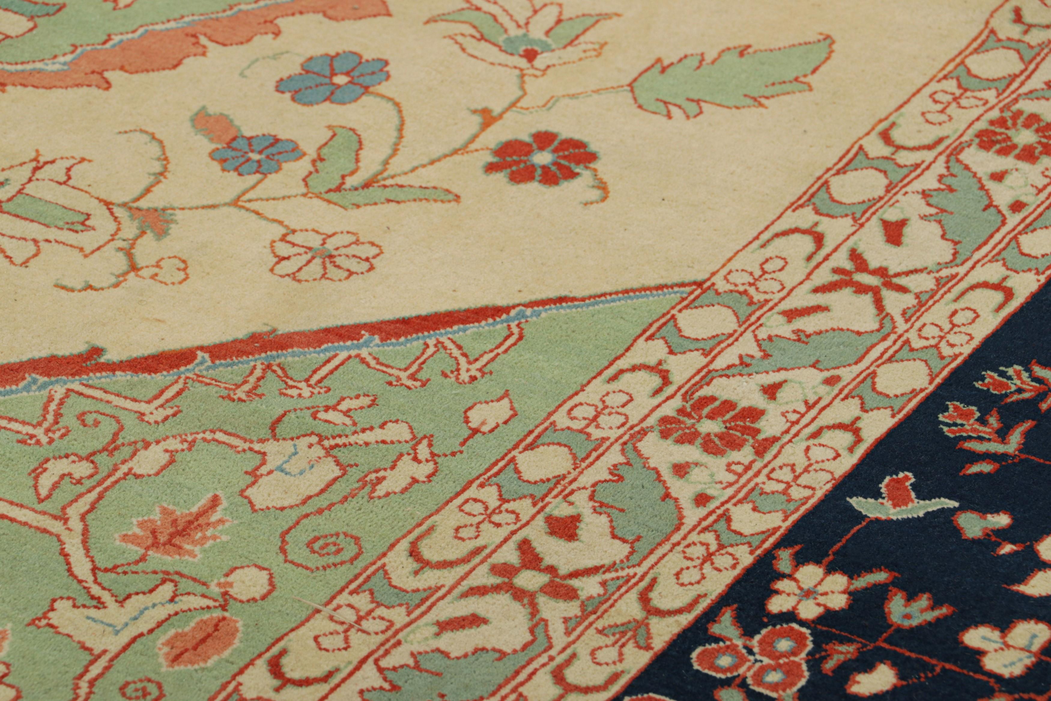 Noué à la main en laine vers 1900-1910, ce tapis persan Tabriz antique 12x18 est une nouvelle collection rare et royale de la Rug & Kilim Collection. Il présente des motifs floraux et des médaillons dans des tons colorés. 

Sur le Design/One

Les