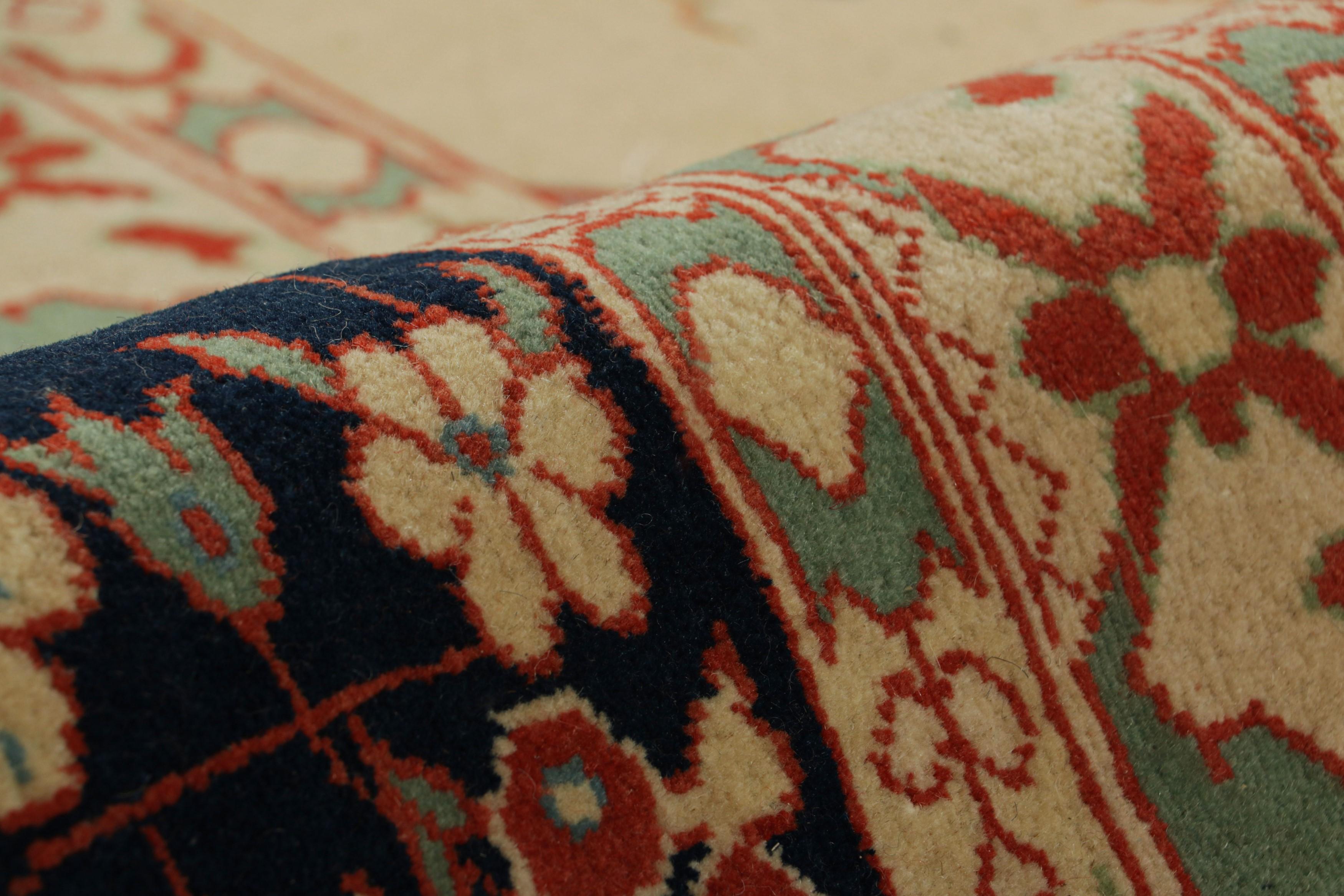 Noué à la main Tapis persan Tabriz ancien surdimensionné en vert avec médaillon floral Rug & Kilim en vente