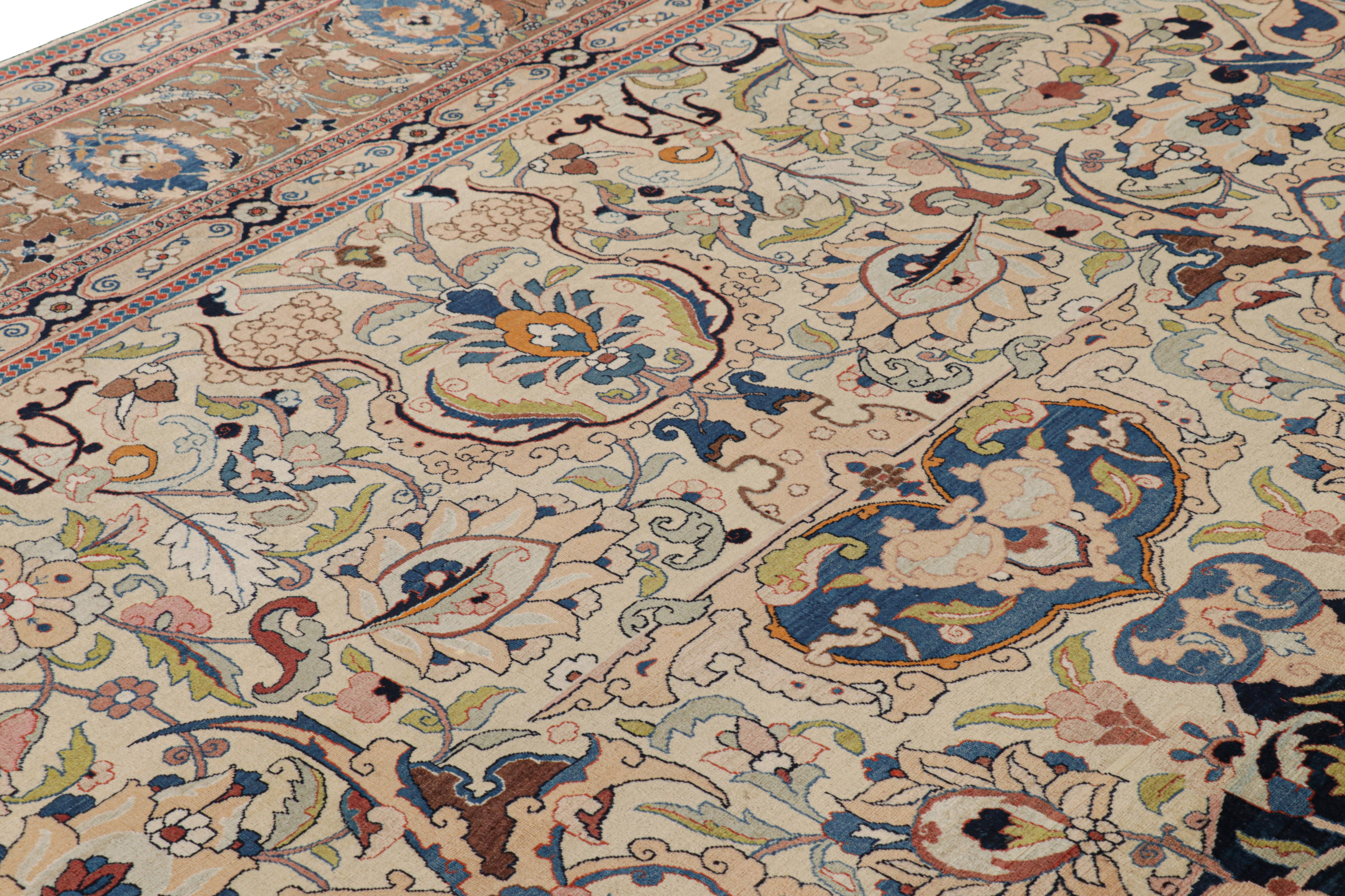 Laine Tapis persan ancien de Tabriz surdimensionné avec fleurs et médaillon en vente