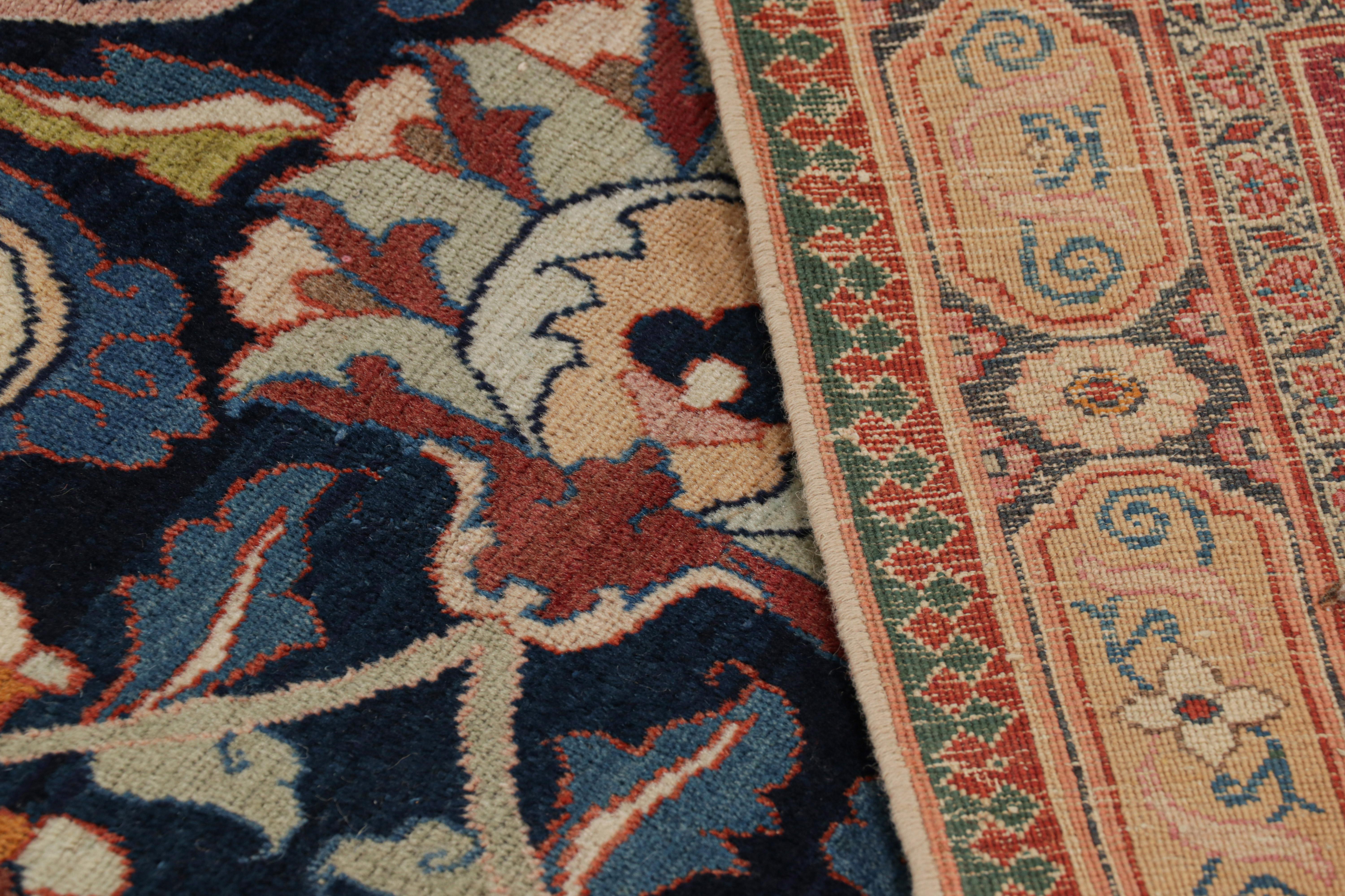 Tapis persan ancien de Tabriz surdimensionné avec fleurs et médaillon en vente 1