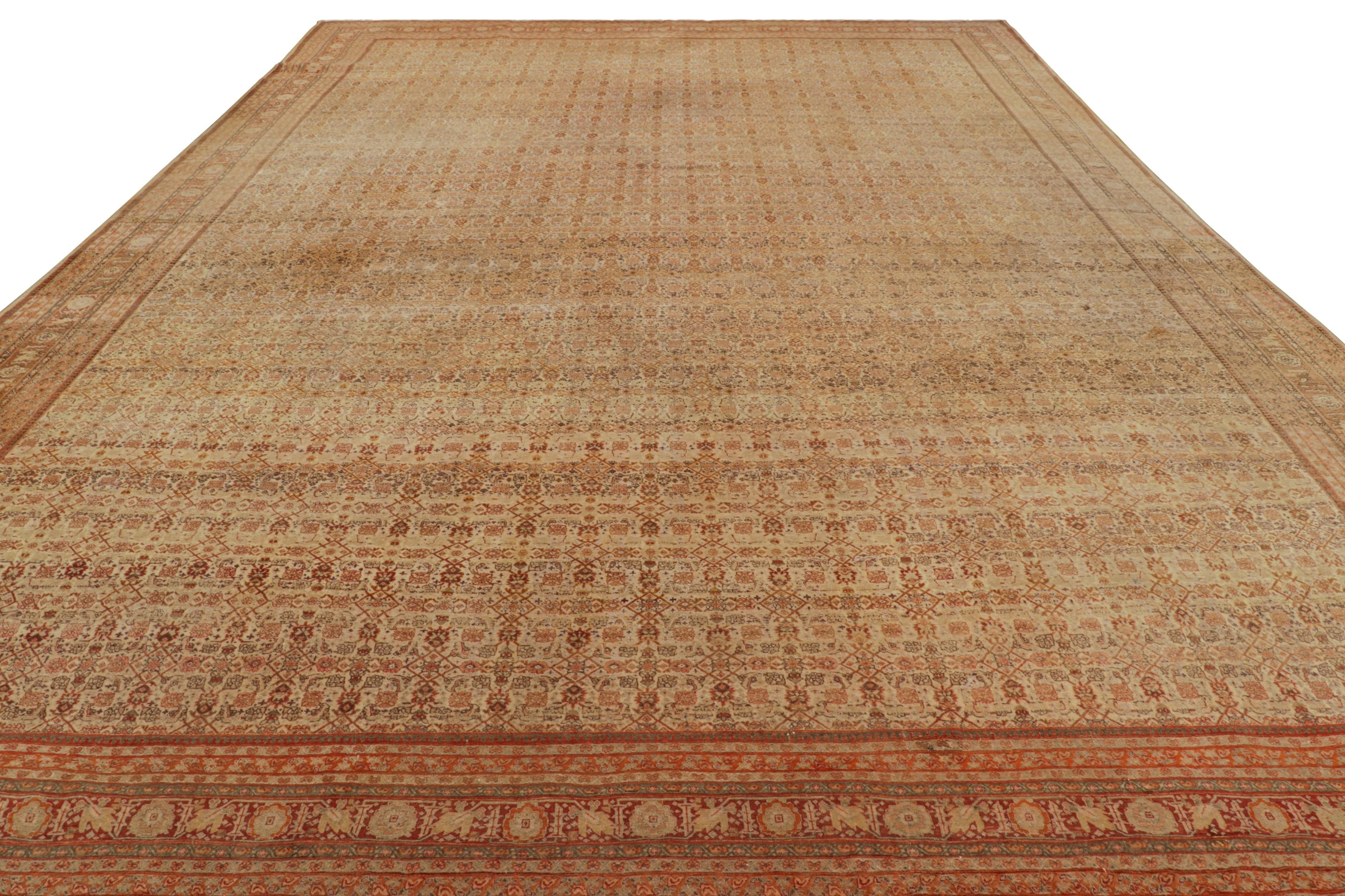 Tappeto Tabriz antico di grandi dimensioni con motivi floreali in oro e arancione - Rug & Kilim In condizioni buone in vendita a Long Island City, NY