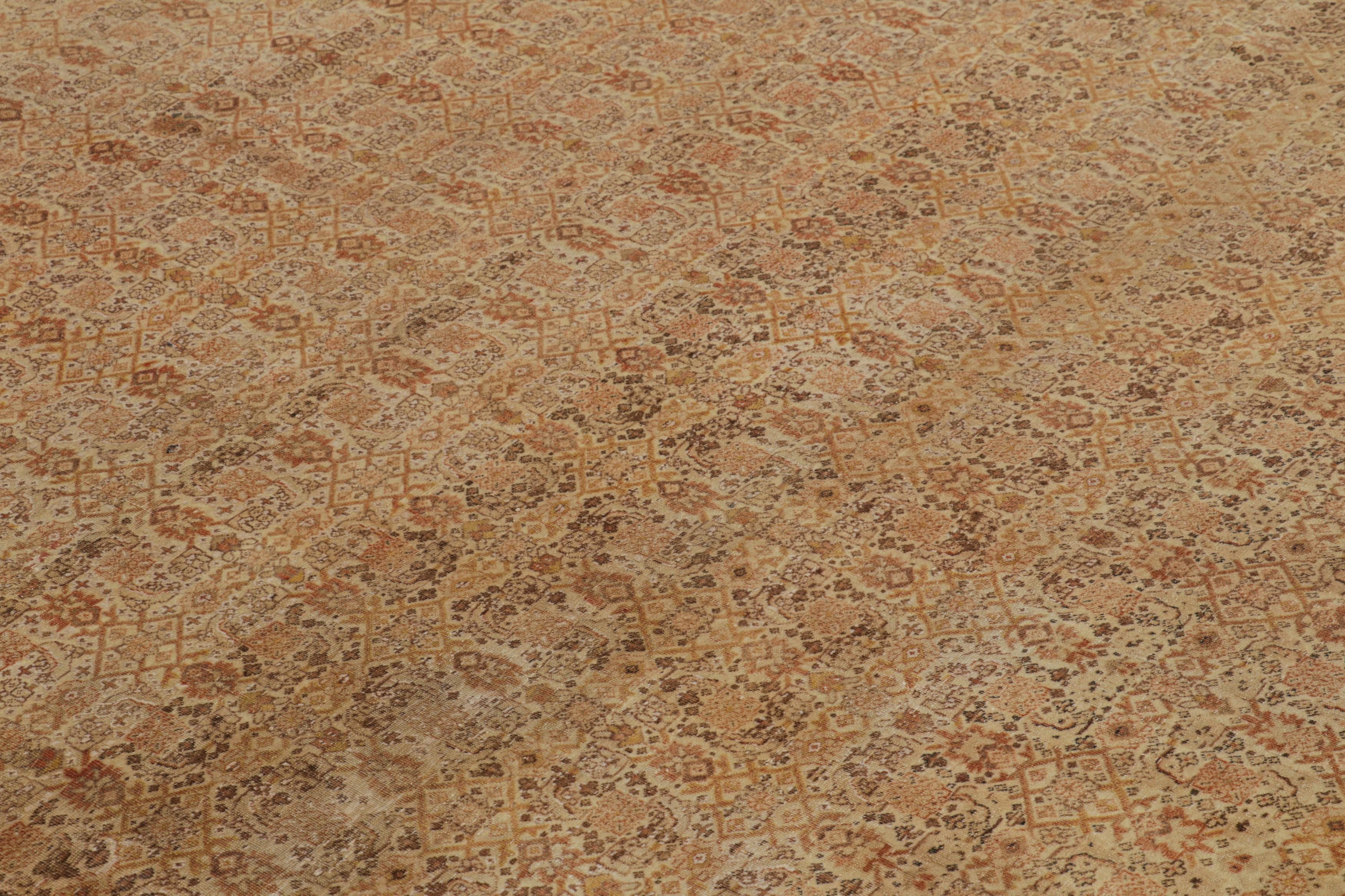 Inizio XX secolo Tappeto Tabriz antico di grandi dimensioni con motivi floreali in oro e arancione - Rug & Kilim in vendita