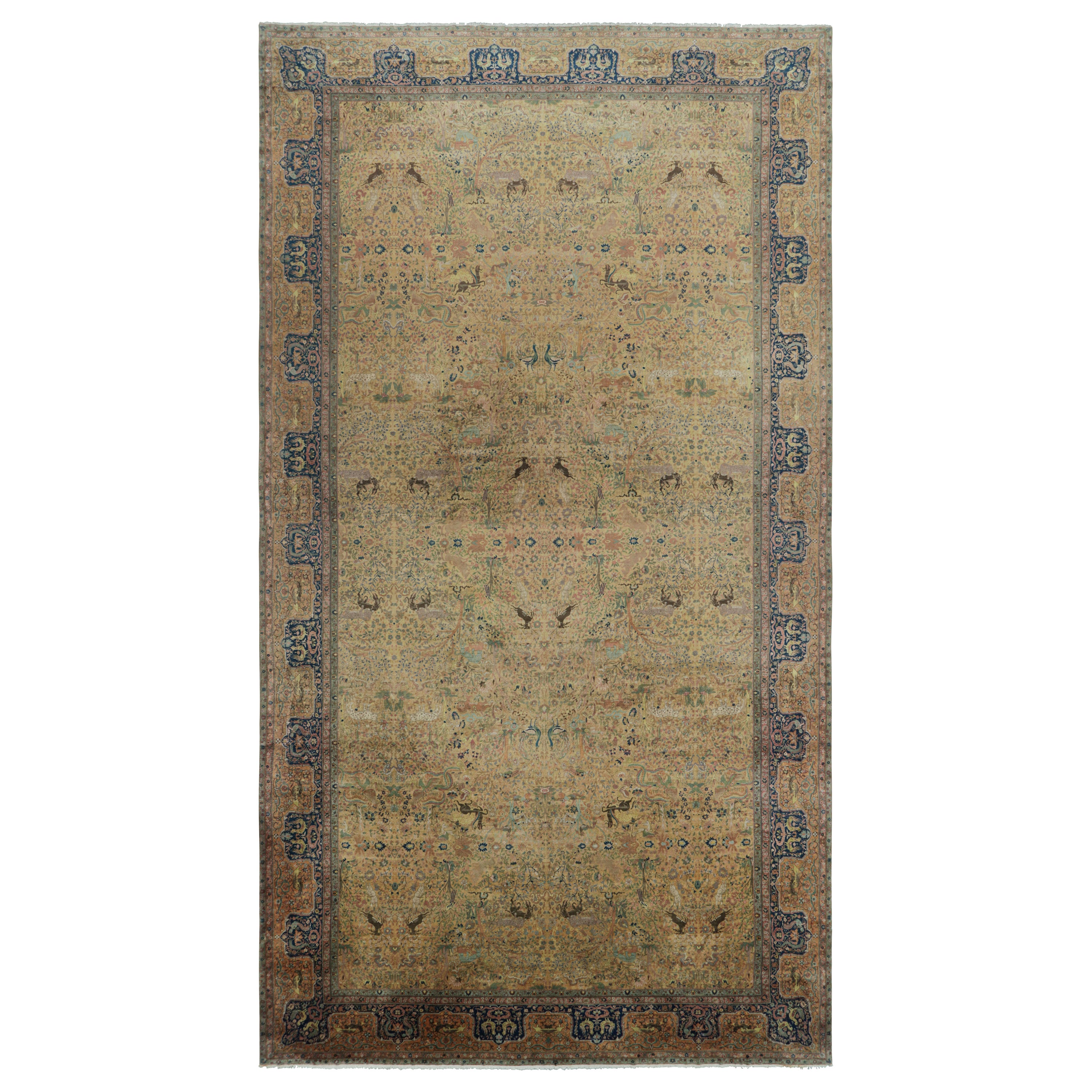 Tapis indien ancien surdimensionné de style Tabriz avec des photos et des fleurs  Rug & Kilim en vente
