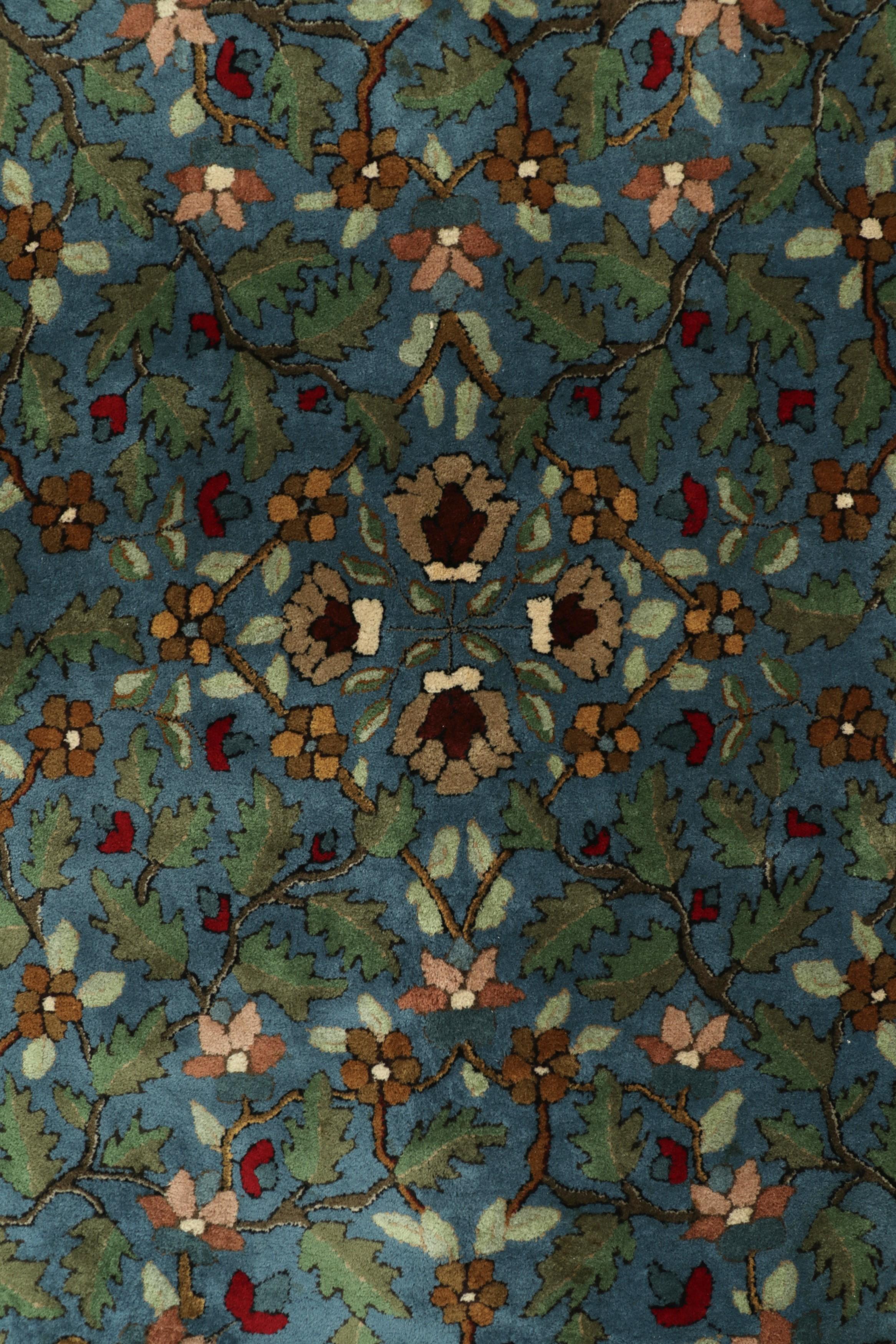 Alfombra antigua grande con ganchos Tetex, azul con motivos florales - Rug & Kilim principios del siglo XX en venta