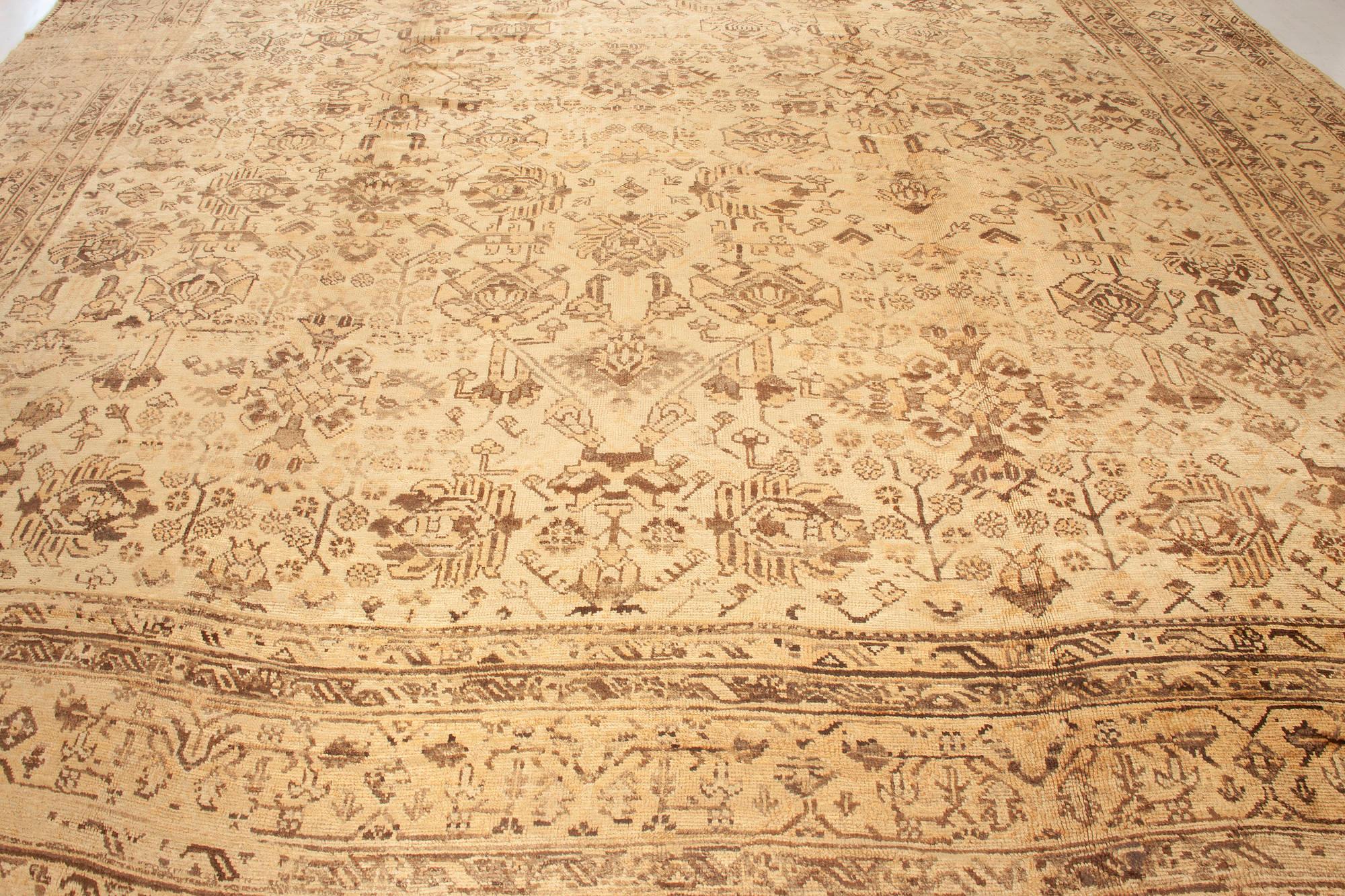 Oversized Antique Turkish Oushak Handmade Wool Rug In Good Condition For Sale In New York, NY