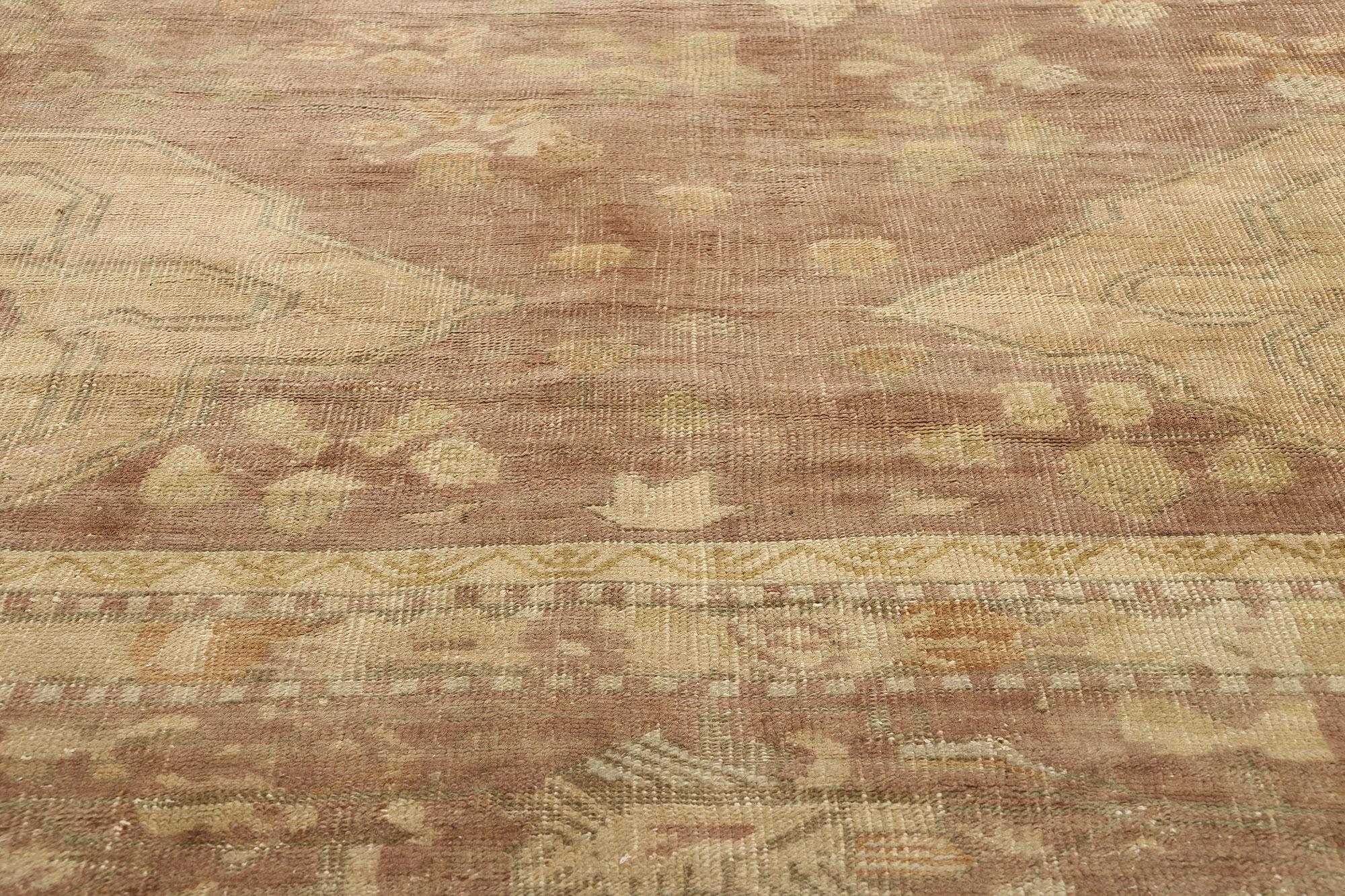 Antiker türkischer Oushak-Teppich in Erdtönen aus dem späten 19. Jahrhundert, 13'05 x 17'03 im Zustand „Starke Gebrauchsspuren“ im Angebot in Dallas, TX