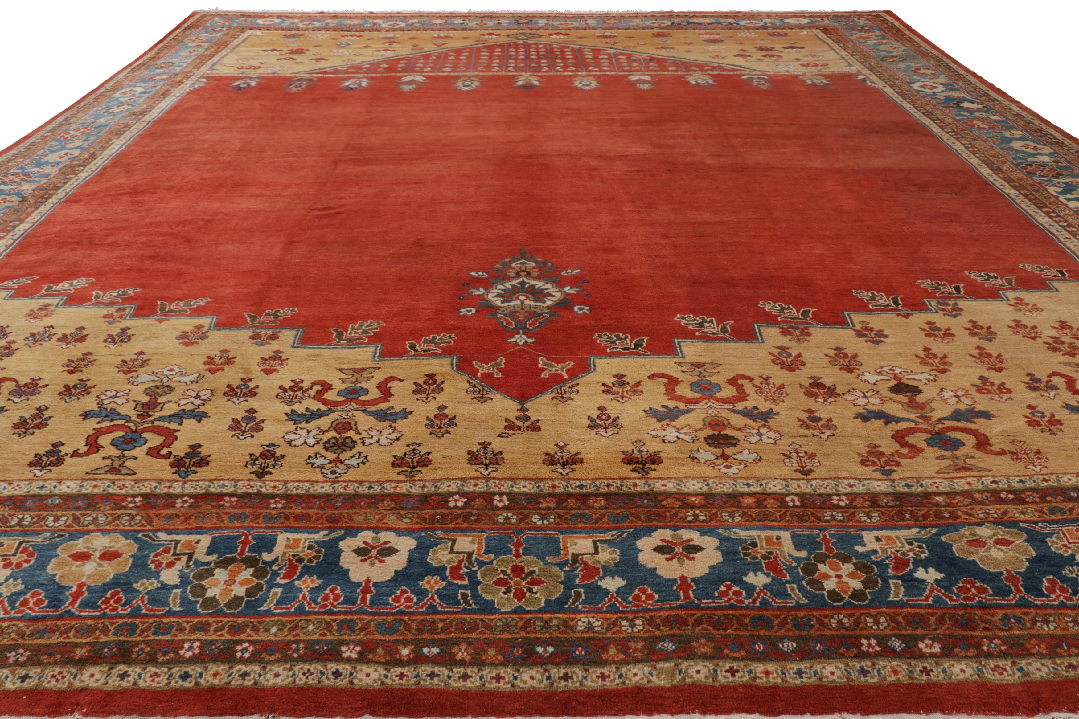 Übergroßer antiker Zeigler-Teppich in Rot und Rost mit Mihrab-Design - Rug & Kilim im Zustand „Gut“ im Angebot in Long Island City, NY