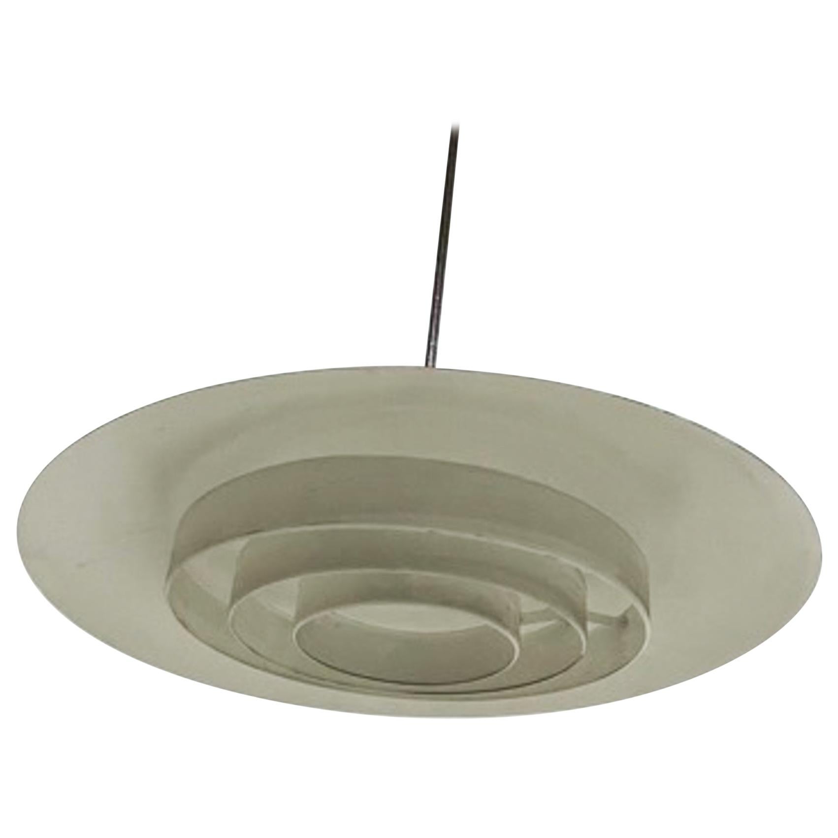 modern pendant chandelier
from Museum of Modern Art La Jolla, CA.
design of the lower diffuser is similar to Louis Poulsen-Poul Henningsen pendants from Scandinavia.
made in the USA circa the 1960s. no label.
Oversize disc shade in spoon steel
