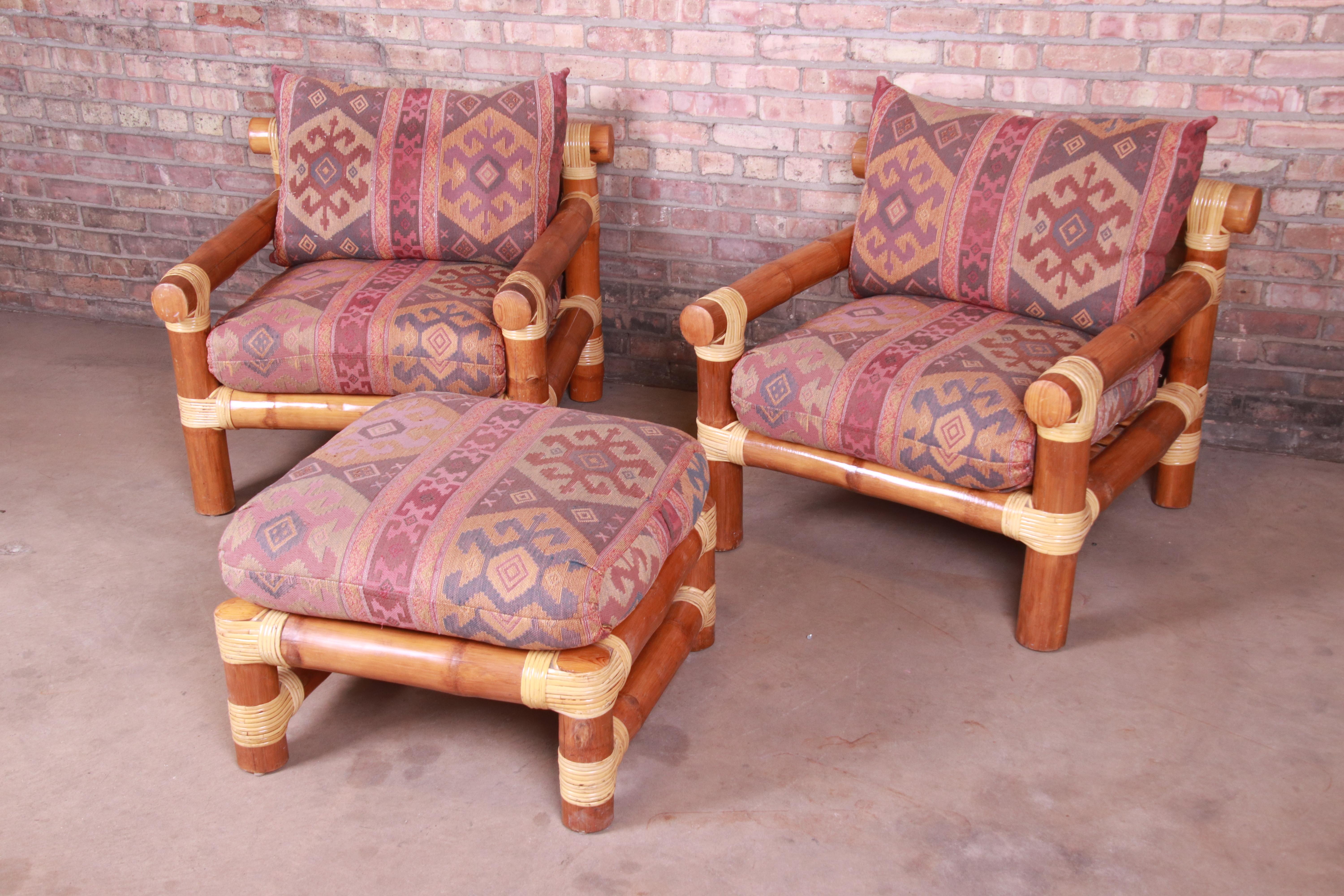 Philippin Fauteuils de salon et repose-pieds surdimensionnés en bambou et rotin en vente