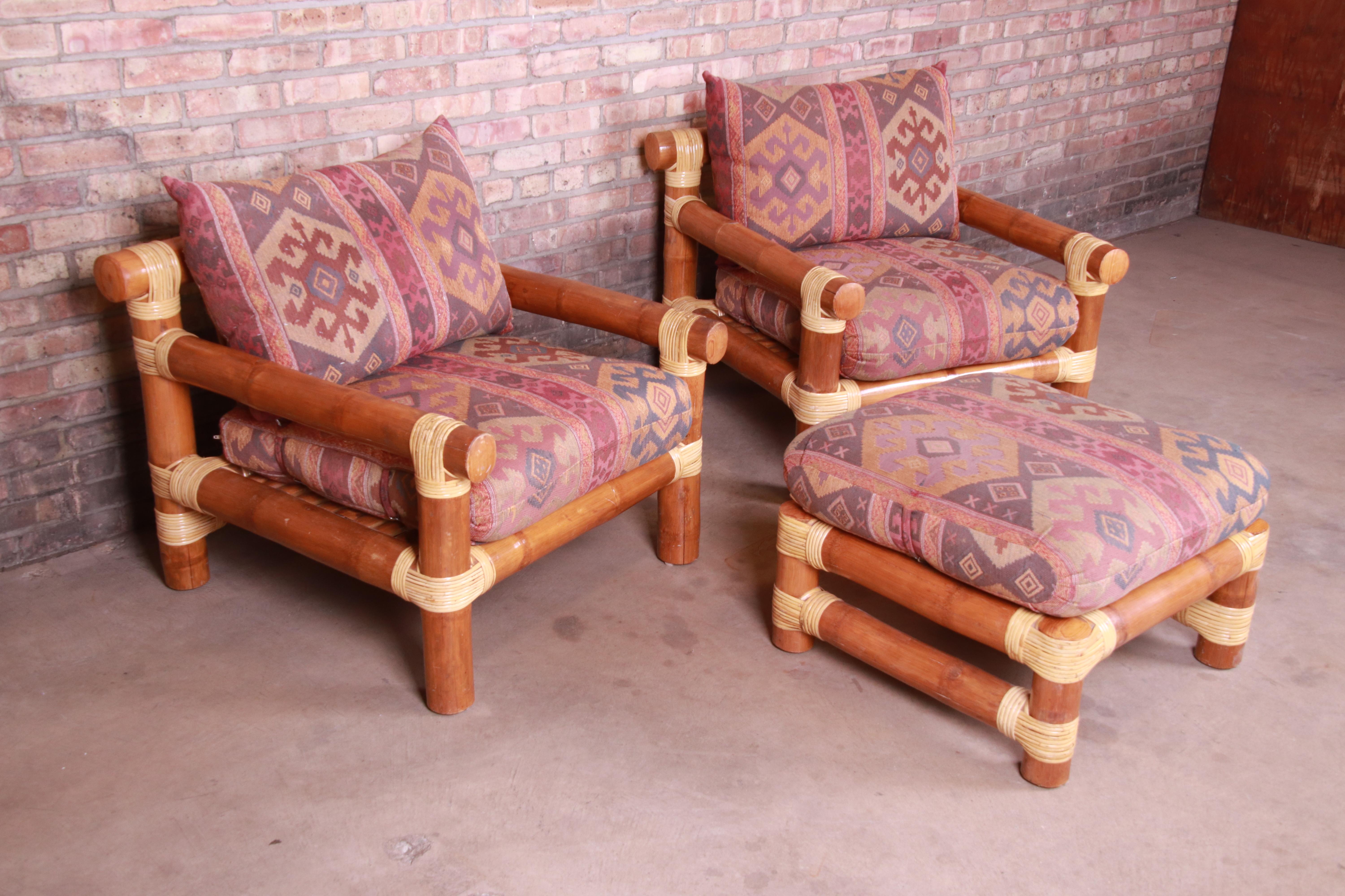 Fauteuils de salon et repose-pieds surdimensionnés en bambou et rotin Bon état - En vente à South Bend, IN